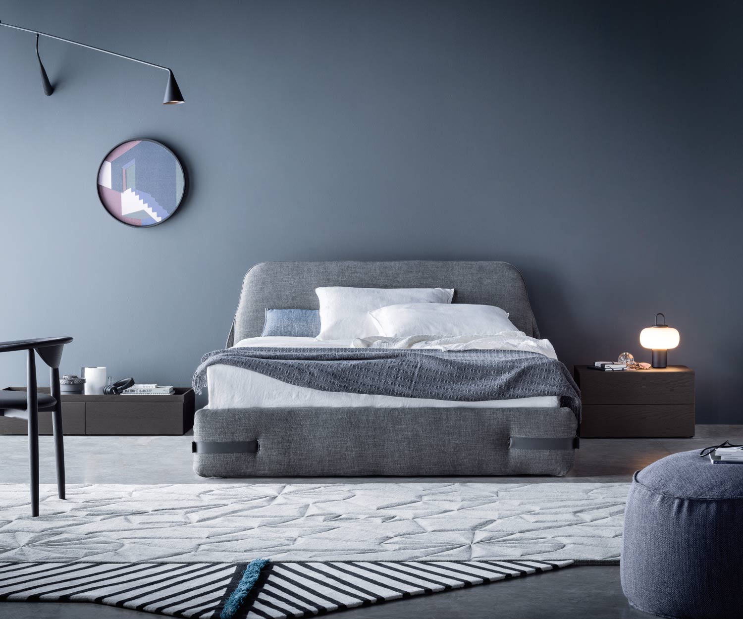 Chambre à coucher Lit rembourré Tape de Novamobili avec revêtement en tissu gris clair Chambre à coucher Lit rembourré Tape de Novamobili avec revêtement en tissu gris clair