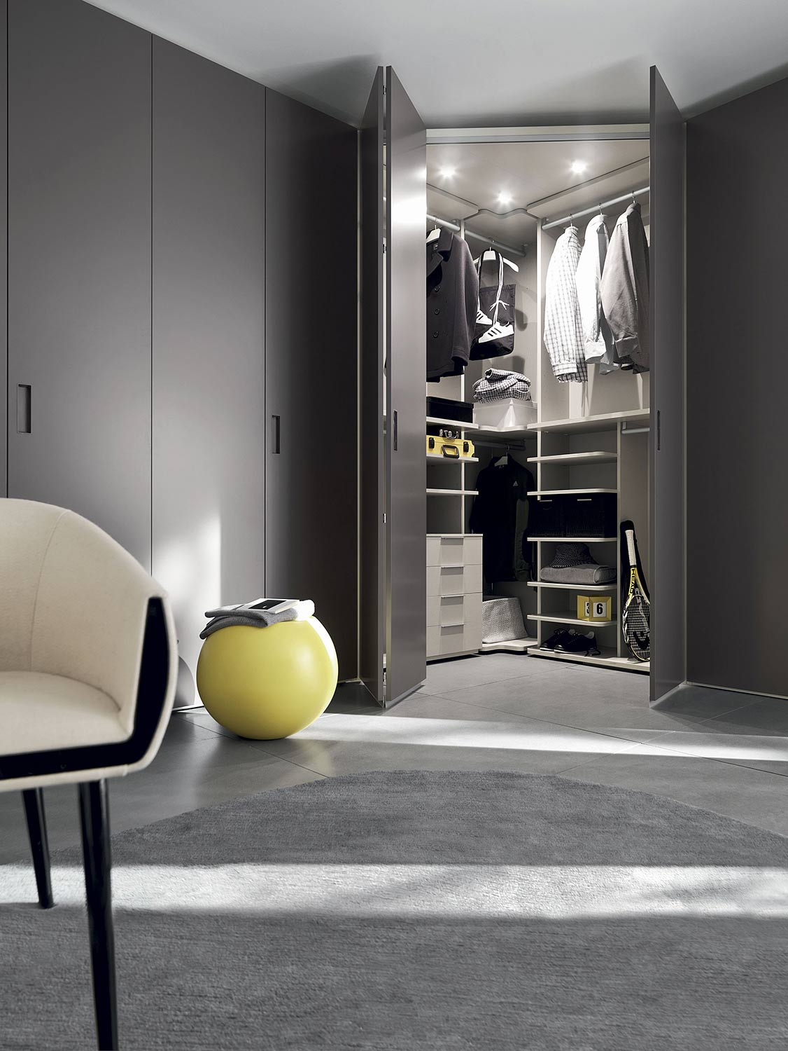 Armoire d'angle design accessible Armoire d'angle design accessible