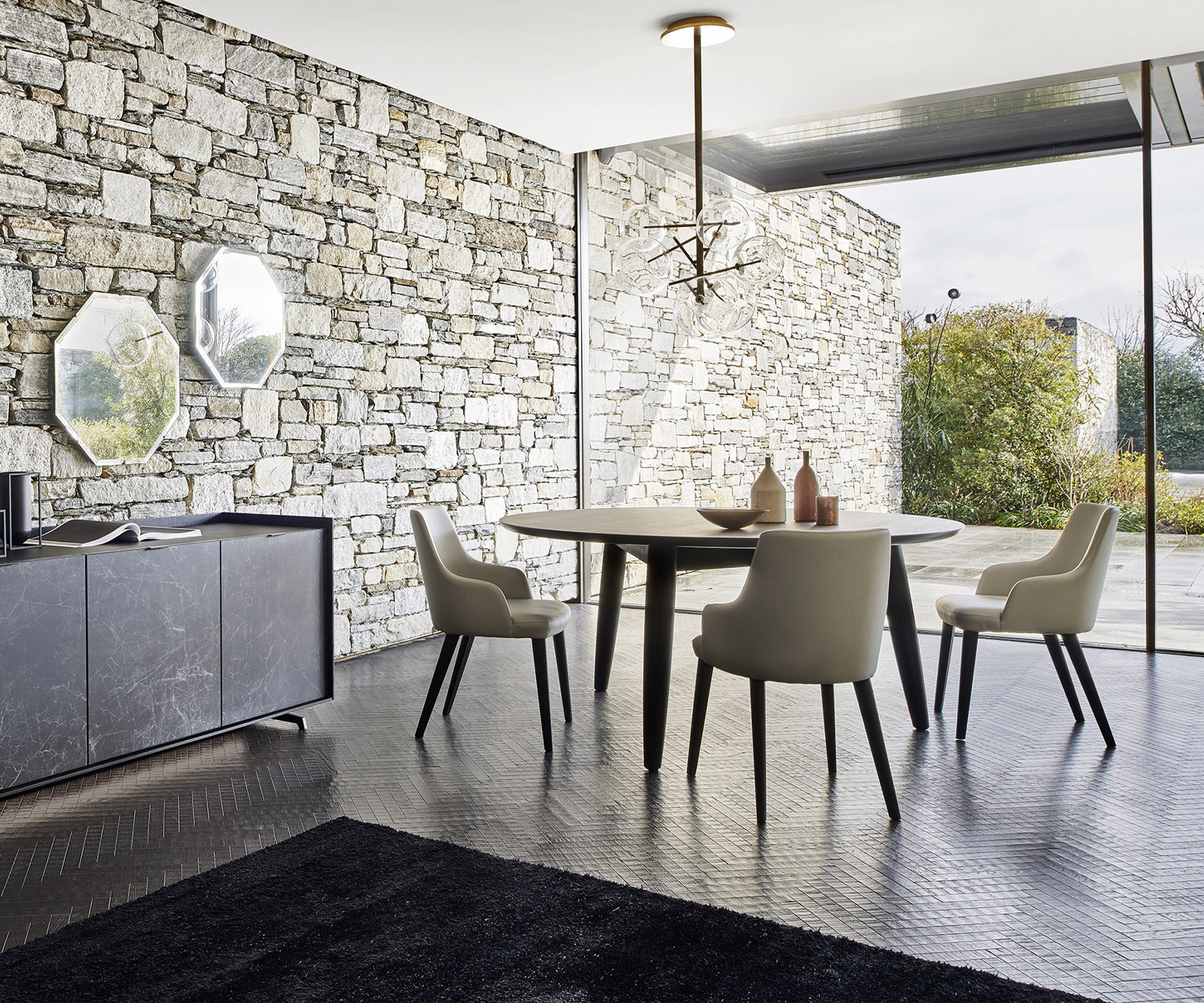 Table de salle à manger ronde Convivio de Livitalia avec plateau en céramique blanche Table de salle à manger ronde Convivio de Livitalia avec plateau en céramique blanche