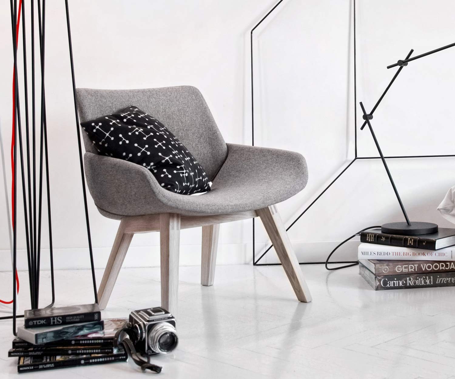 Fauteuil design Monk de haute qualité Prostoria avec revêtement en tissu gris Fauteuil design Monk de haute qualité Prostoria avec revêtement en tissu gris