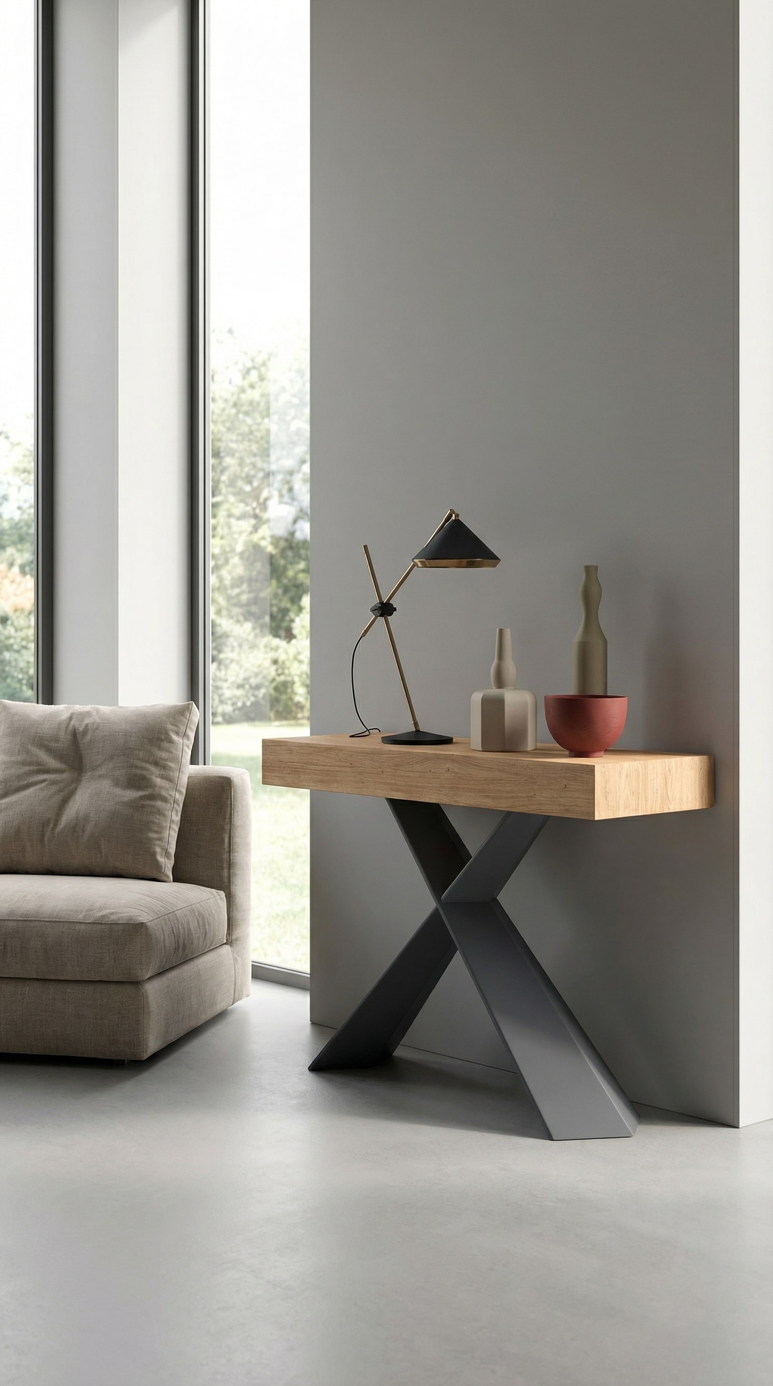 La console Ozzio 4you avec son pi&egrave;tement crois&eacute; m&eacute;tallique distinctif, un bureau &eacute;l&eacute;gant et peu encombrant dans un salon moderne.