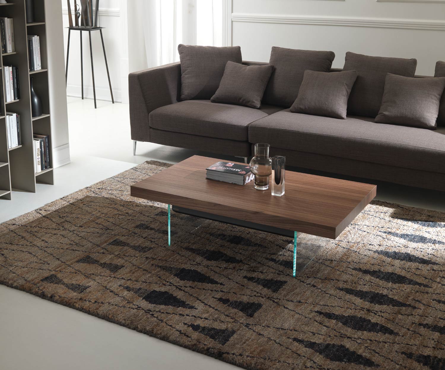 Ozzio Table basse Bellagio noyer sur pieds transparents Ozzio Table basse Bellagio noyer sur pieds transparents