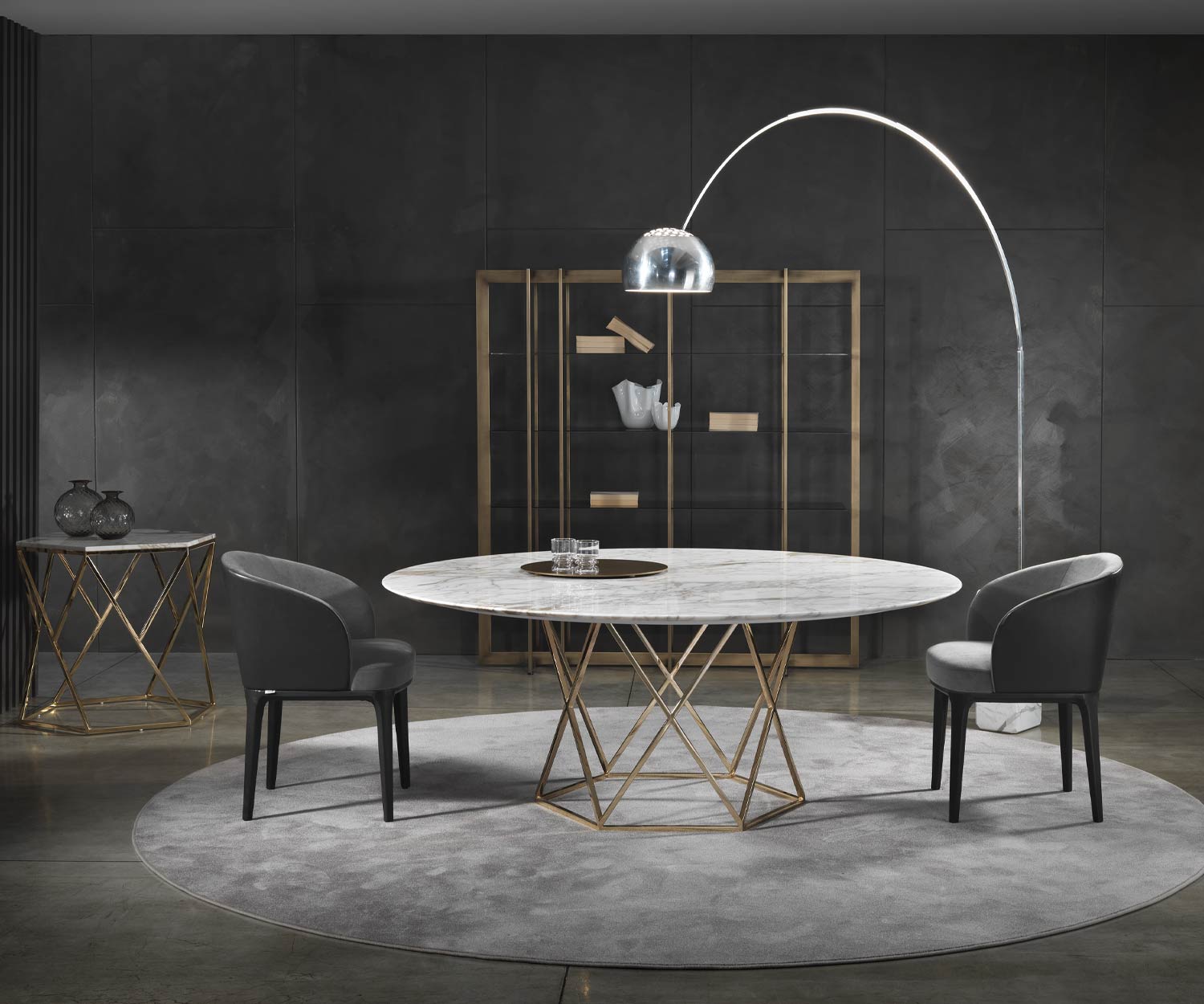 Fauteuil Paris confortable en velours gris clair dans la salle à manger Fauteuil Paris confortable en velours gris clair dans la salle à manger