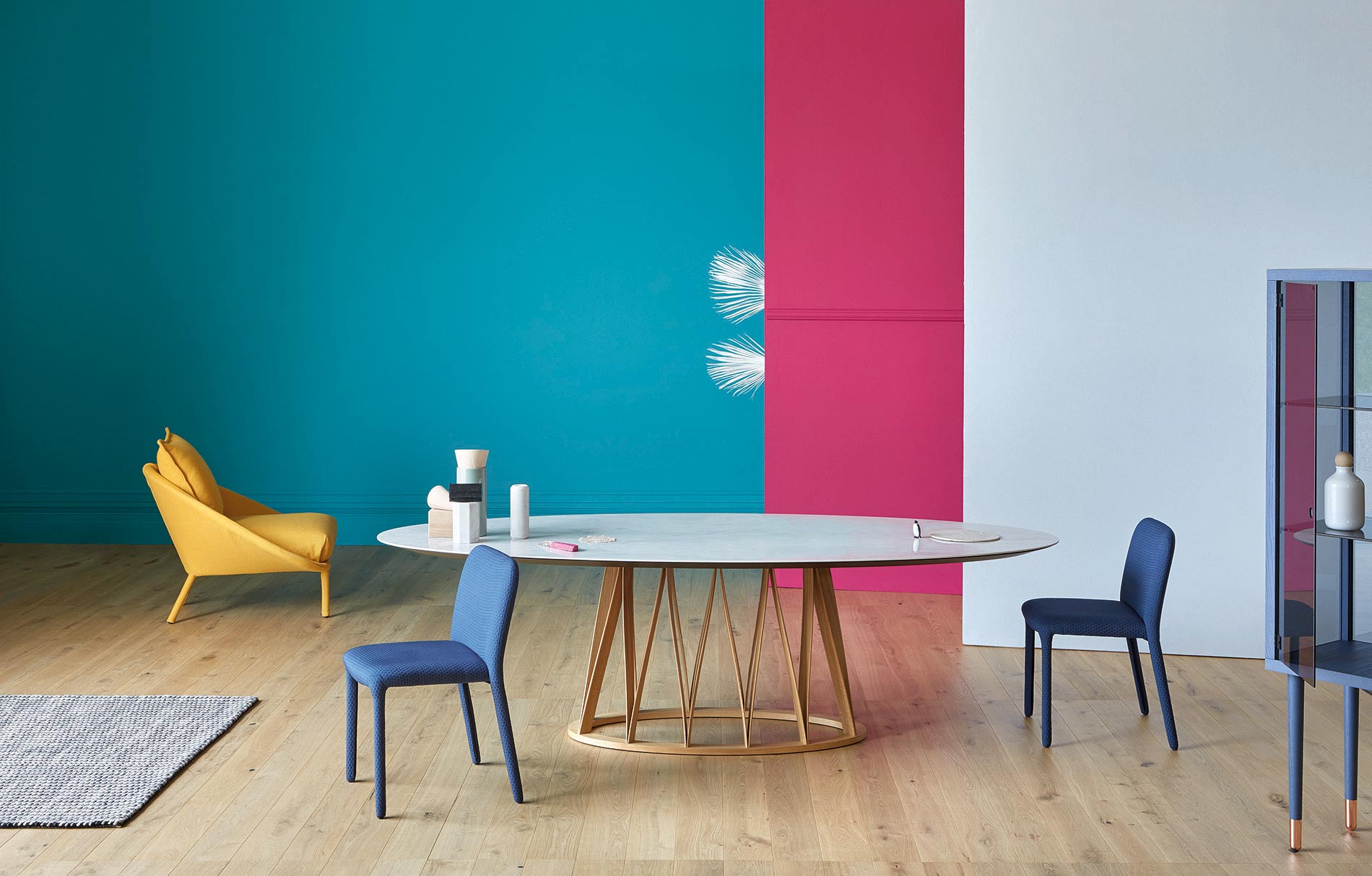 table ronde avec plateau en marbre