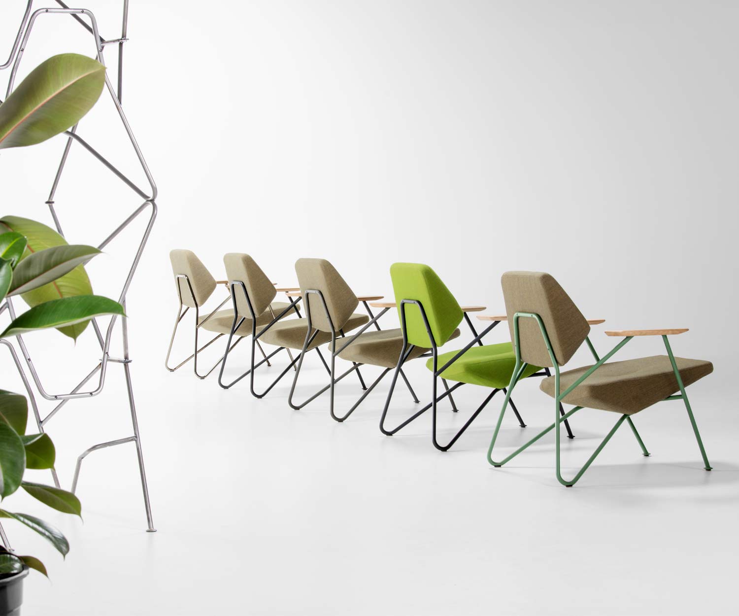 Prostoria Fauteuil Polygon en différentes couleurs pour les revêtements en tissu Prostoria Fauteuil Polygon en différentes couleurs pour les revêtements en tissu