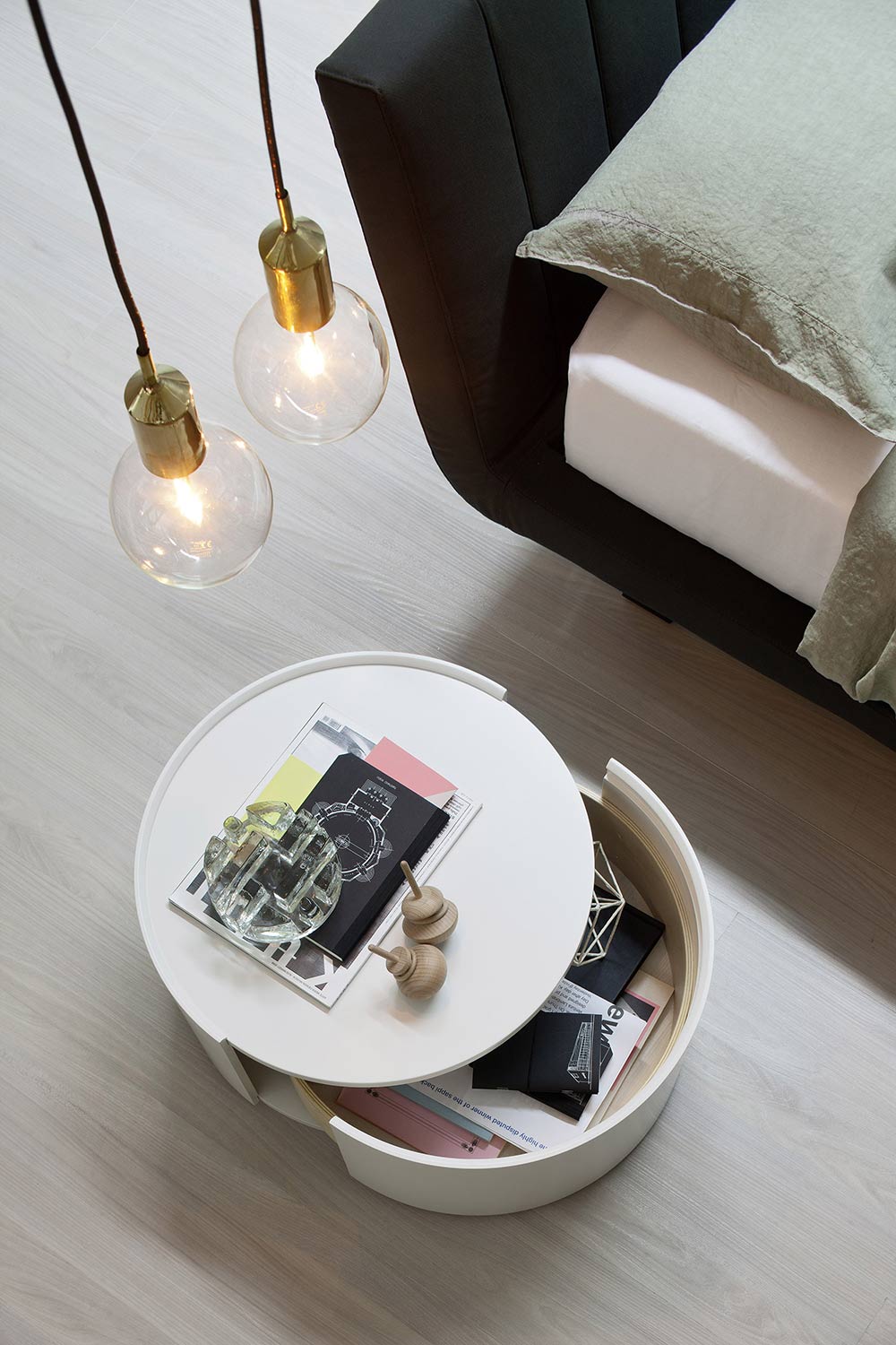 Table de nuit design ronde avec tiroir Table de nuit design ronde avec tiroir