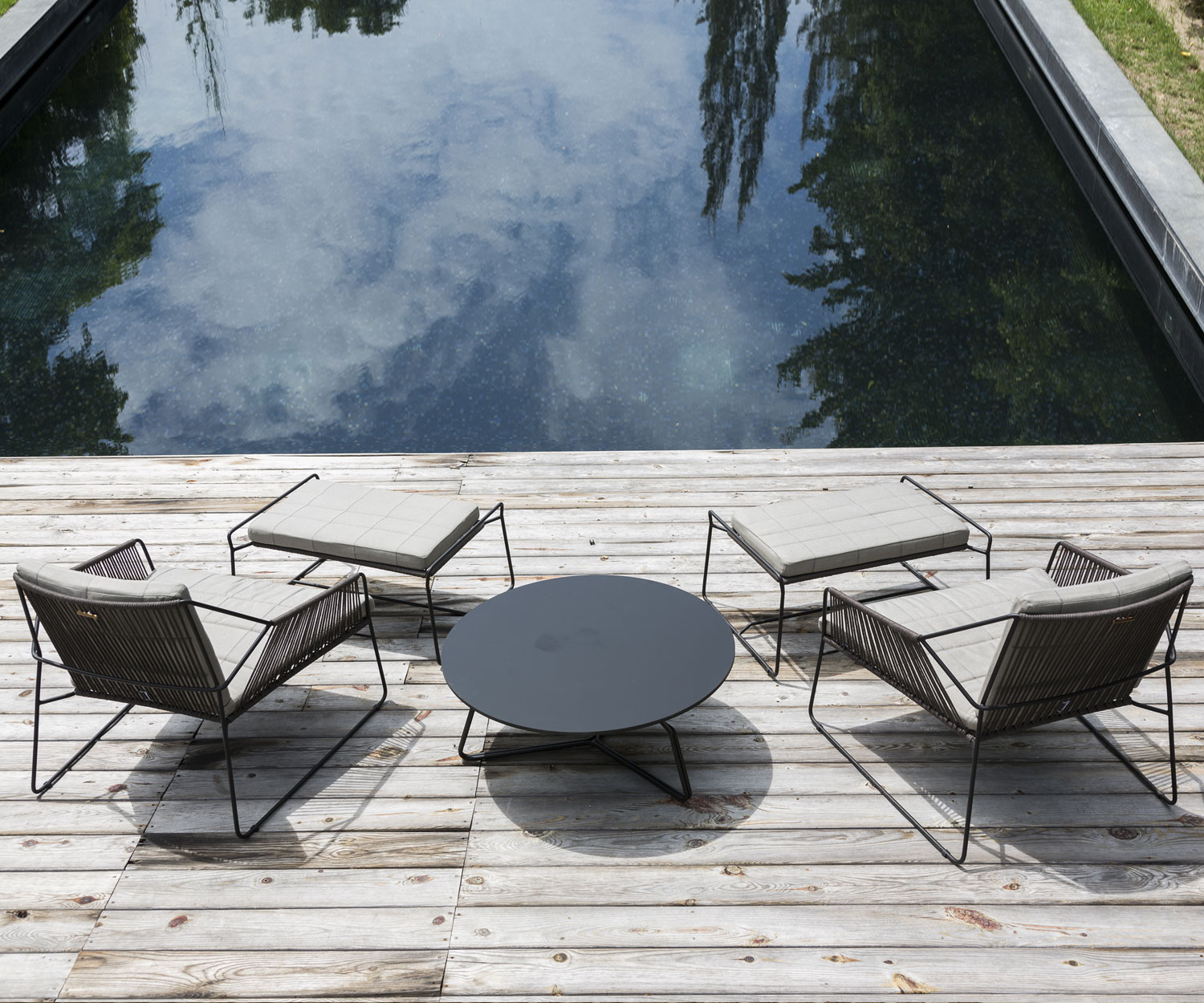 Haute qualité Oasiq Sandur inox cordon design tabouret en blanc Haute qualité Oasiq Sandur inox cordon design tabouret en blanc