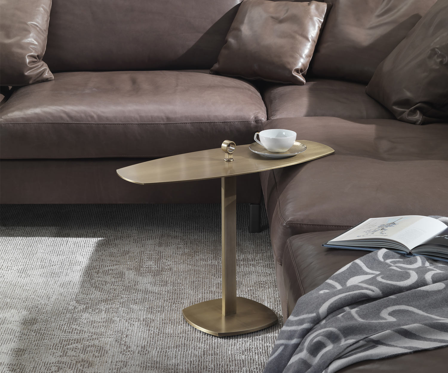 Table d'appoint design moderne pour canapé Marelli Leaf Table d'appoint design moderne pour canapé Marelli Leaf