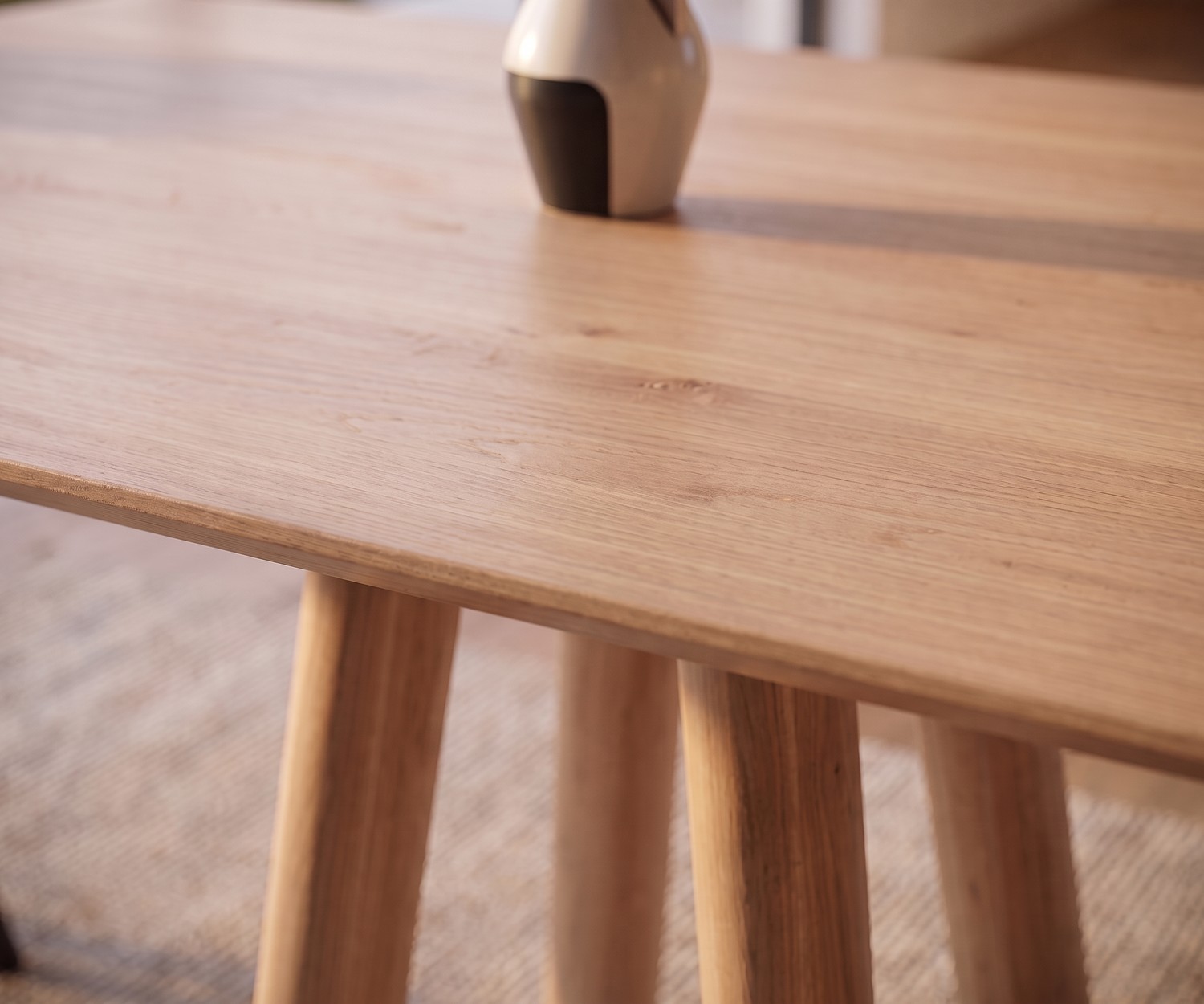 Table de repas design en bois massif mos-i-ko 001 a Table à manger design mos-i-ko 001 a en bois massif dans une salle à manger épurée avec chaises et tapis beige.