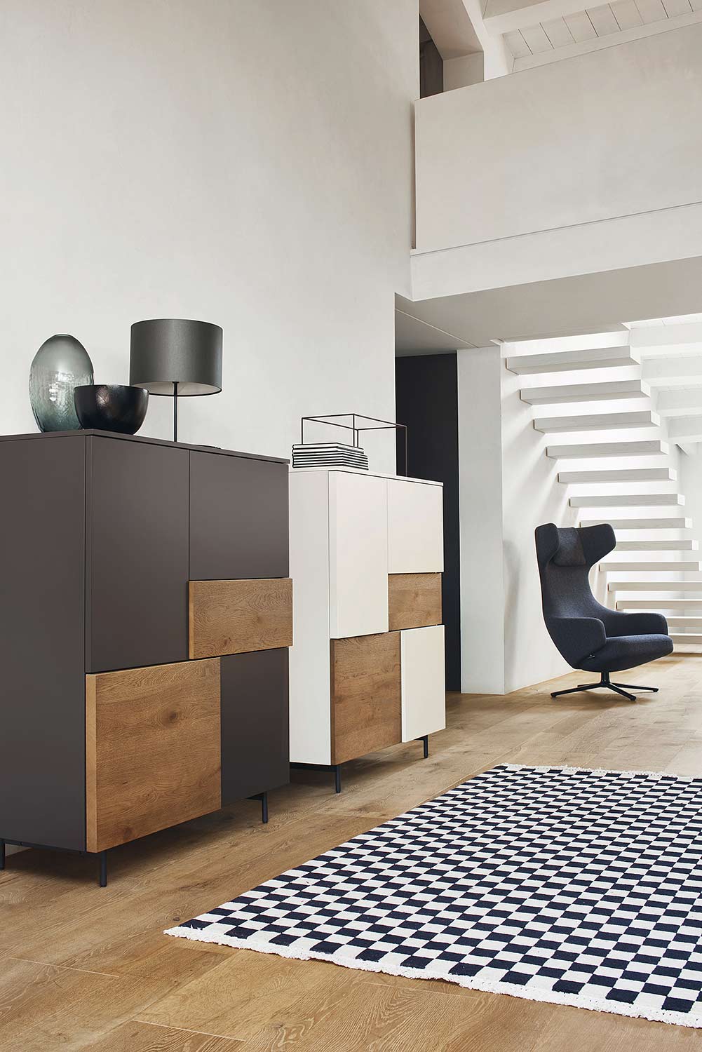 Highboard en bois laqué de haute qualité