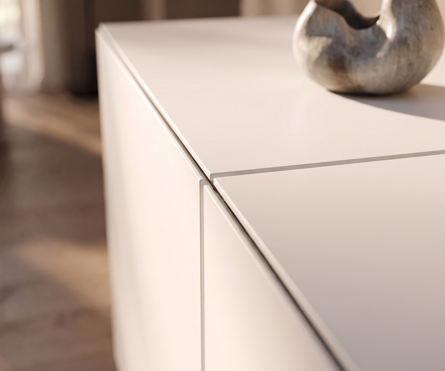 Buffet al2 MOS-I-KO 003 A de salon, gros plan sur la laque mate beige et les finitions minimalistes