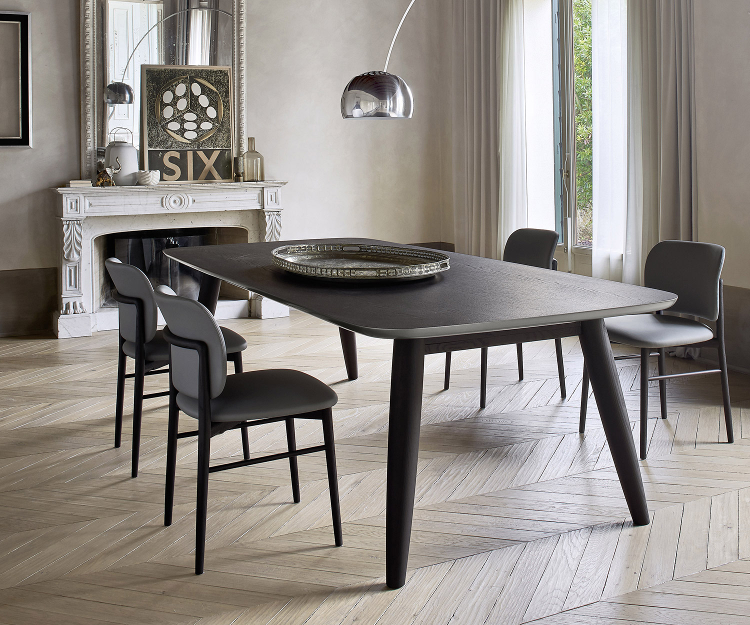 Table de salle à manger rectangulaire Convivio de Livitalia avec chaises dans la salle à manger Table de salle à manger rectangulaire Convivio de Livitalia avec chaises dans la salle à manger