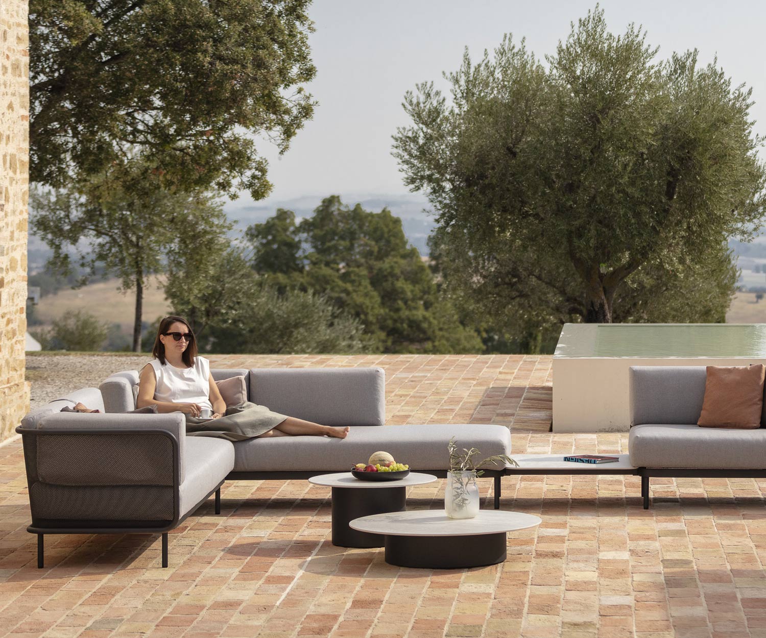 Branta Design Table d'appoint comme compagnon idéal pour les canapés sur la terrasse balcon véranda Branta Design Table d'appoint comme compagnon idéal pour les canapés sur la terrasse balcon véranda