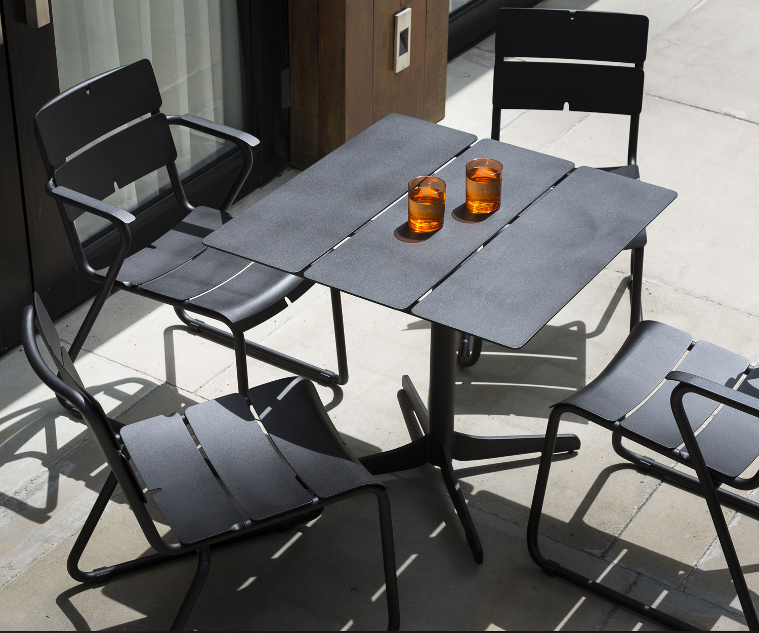 Oasiq Ceru Aluminium Table à manger L 80 cm anthracite
