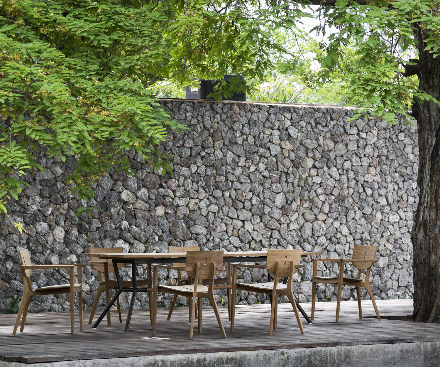 Exclusif Oasiq Reef Table de jardin design avec chaises Structure en anthracite Exclusif Oasiq Reef Table de jardin design avec chaises Structure en anthracite
