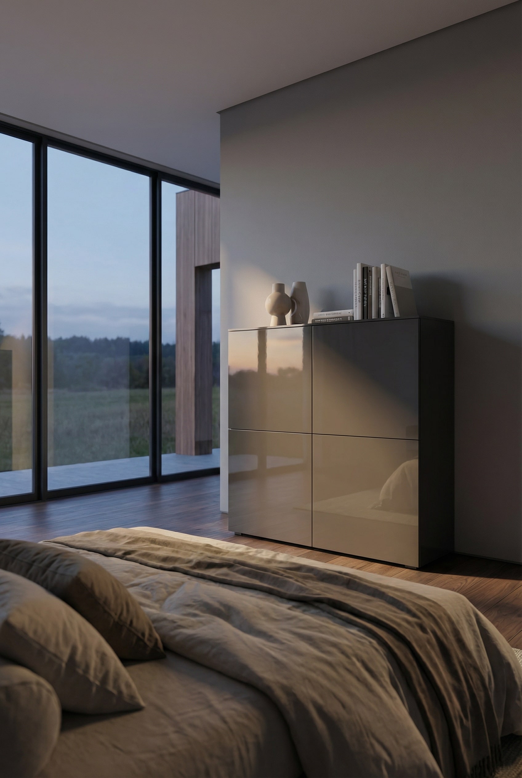 Livitalia Highboard Four comme rangement élégant pour la technologie dans la chambre. Livitalia Highboard Four comme rangement élégant pour la technologie dans la chambre.