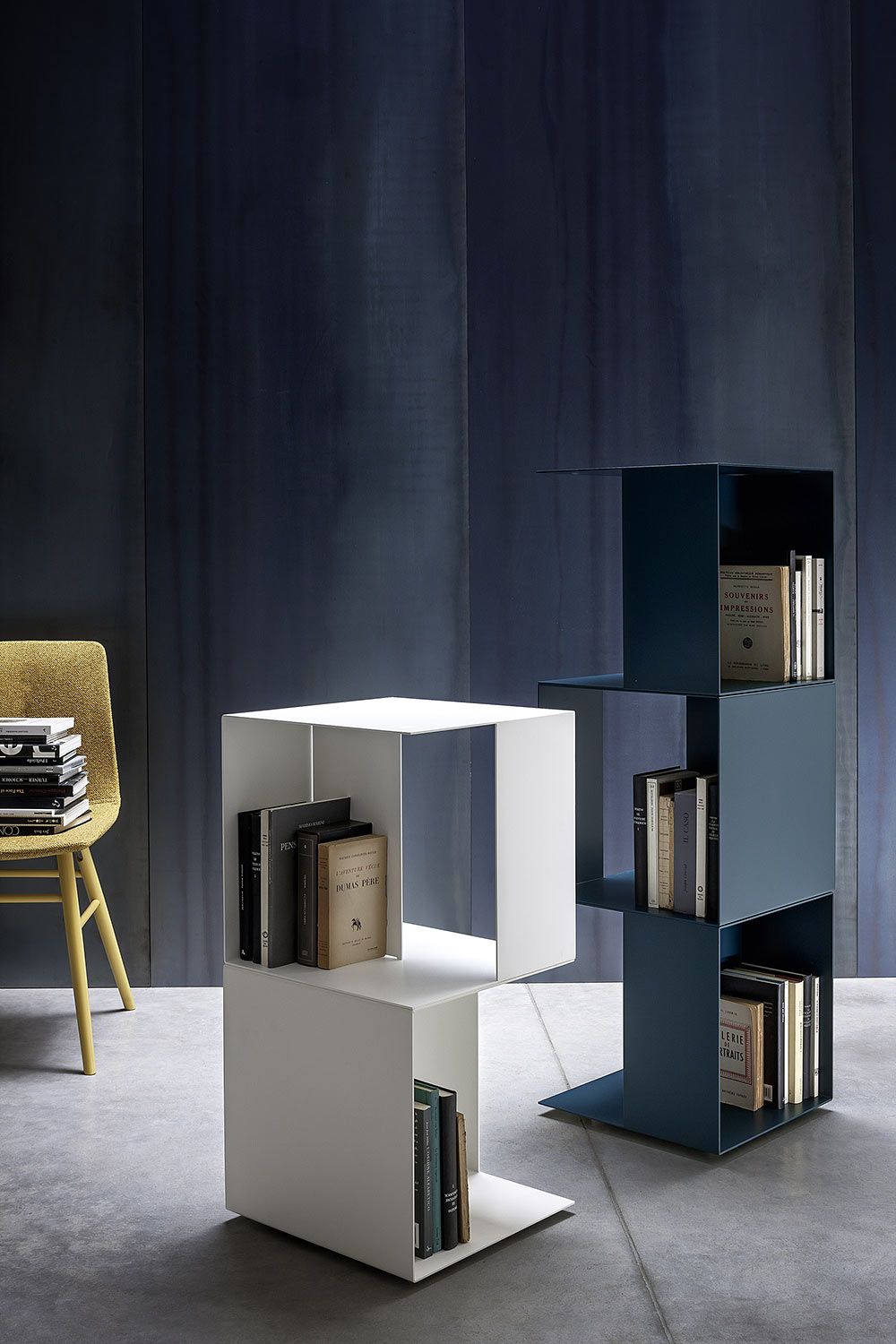 Étagère en métal pour livres