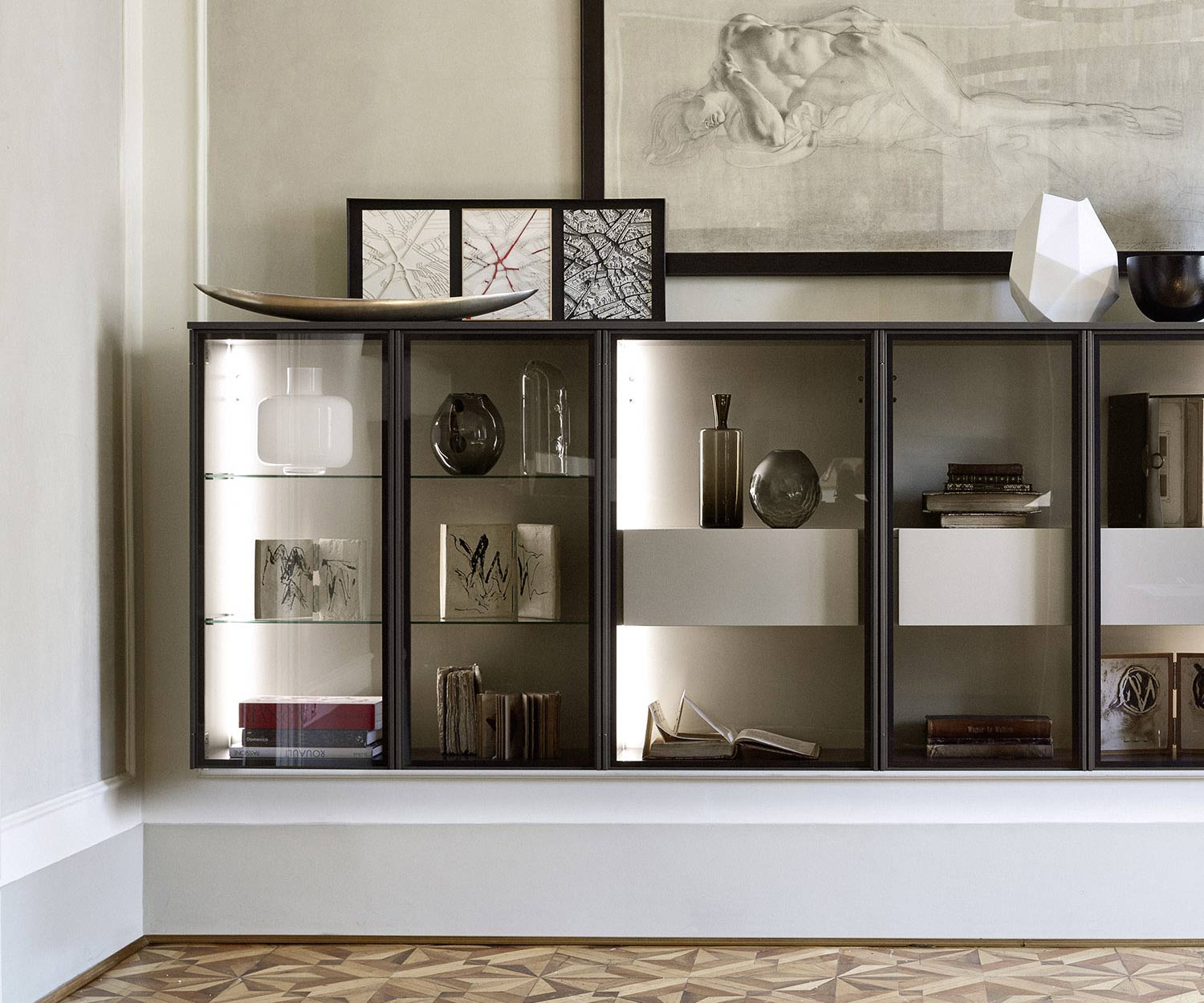 Haute qualité suspendue Livitalia Vitrine en verre design avec éclairage LED en brun mat Haute qualité suspendue Livitalia Vitrine en verre design avec éclairage LED en brun mat