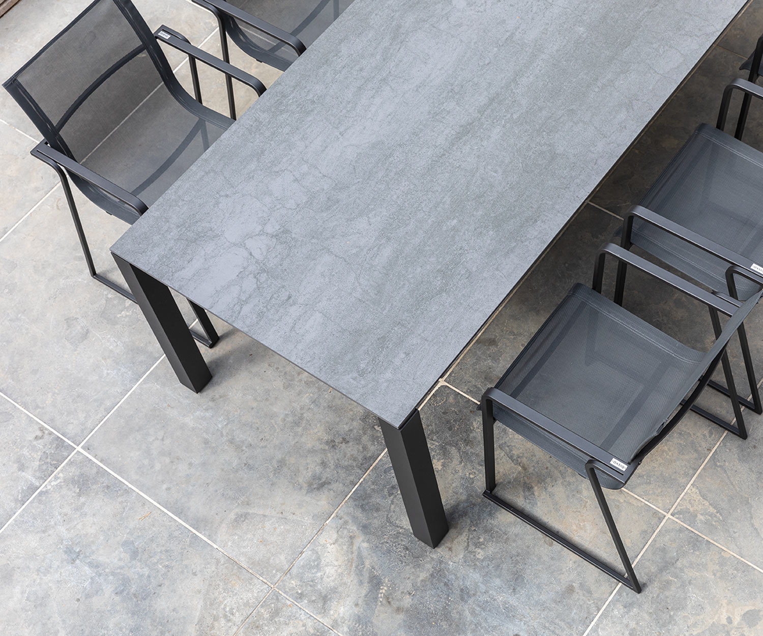 Moderne Oasiq Muze Chaise à accoudoirs design Anthracite Tissu gris Moderne Oasiq Muze Chaise à accoudoirs design Anthracite Tissu gris