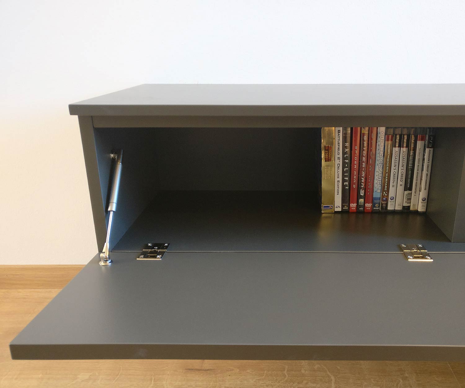 Buffet bas design porte abattante pour DVD Buffet bas design porte abattante pour DVD