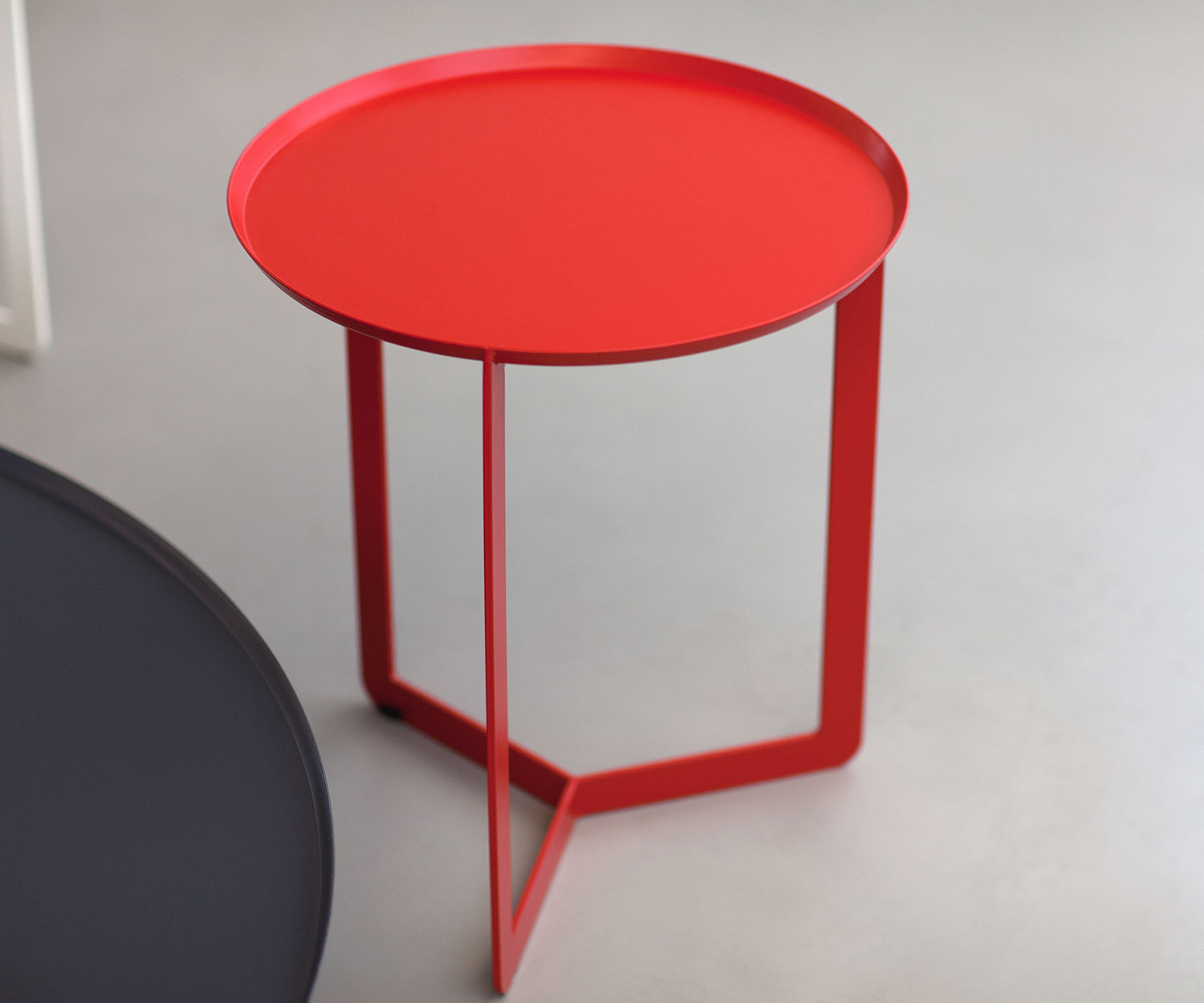 Exclusif MEME Design Round 1 table d'appoint en rouge Exclusif MEME Design Round 1 table d'appoint en rouge
