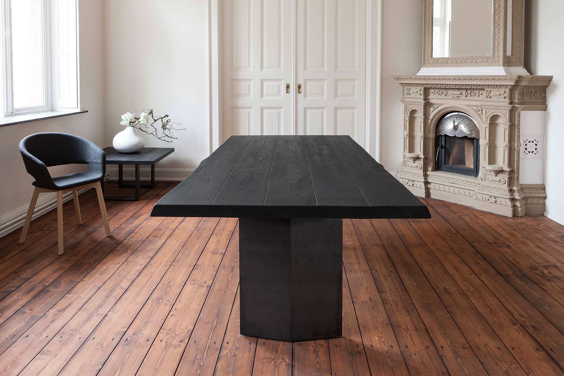 table en bois massif charbonné table en bois massif charbonné