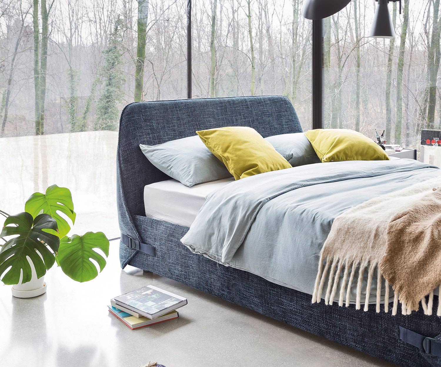 Lit rembourré Tape au design spécial de Novamobili avec sangle et tête de lit rembourrée Lit rembourré Tape au design spécial de Novamobili avec sangle et tête de lit rembourrée