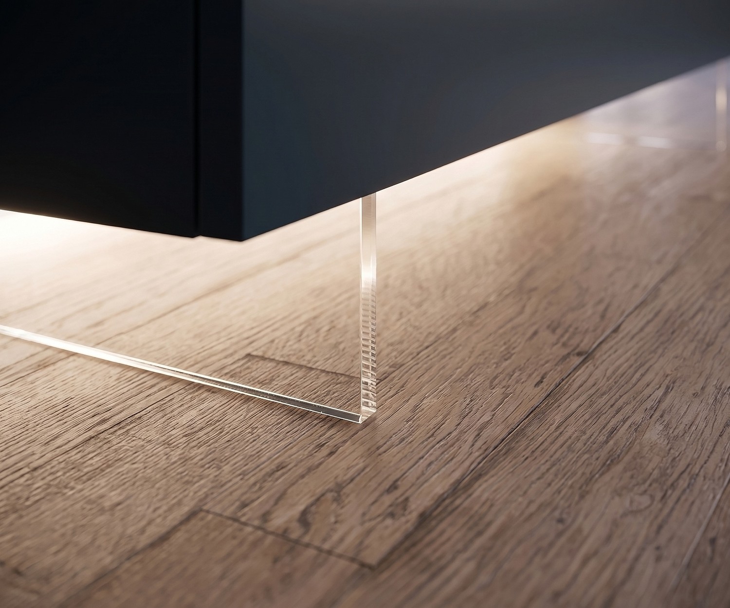 Socle transparent Livitalia pour meuble TV Socle de meuble TV transparent Livitalia pour un effet suspendu, avec pied en acrylique et éclairage LED chaleureux.