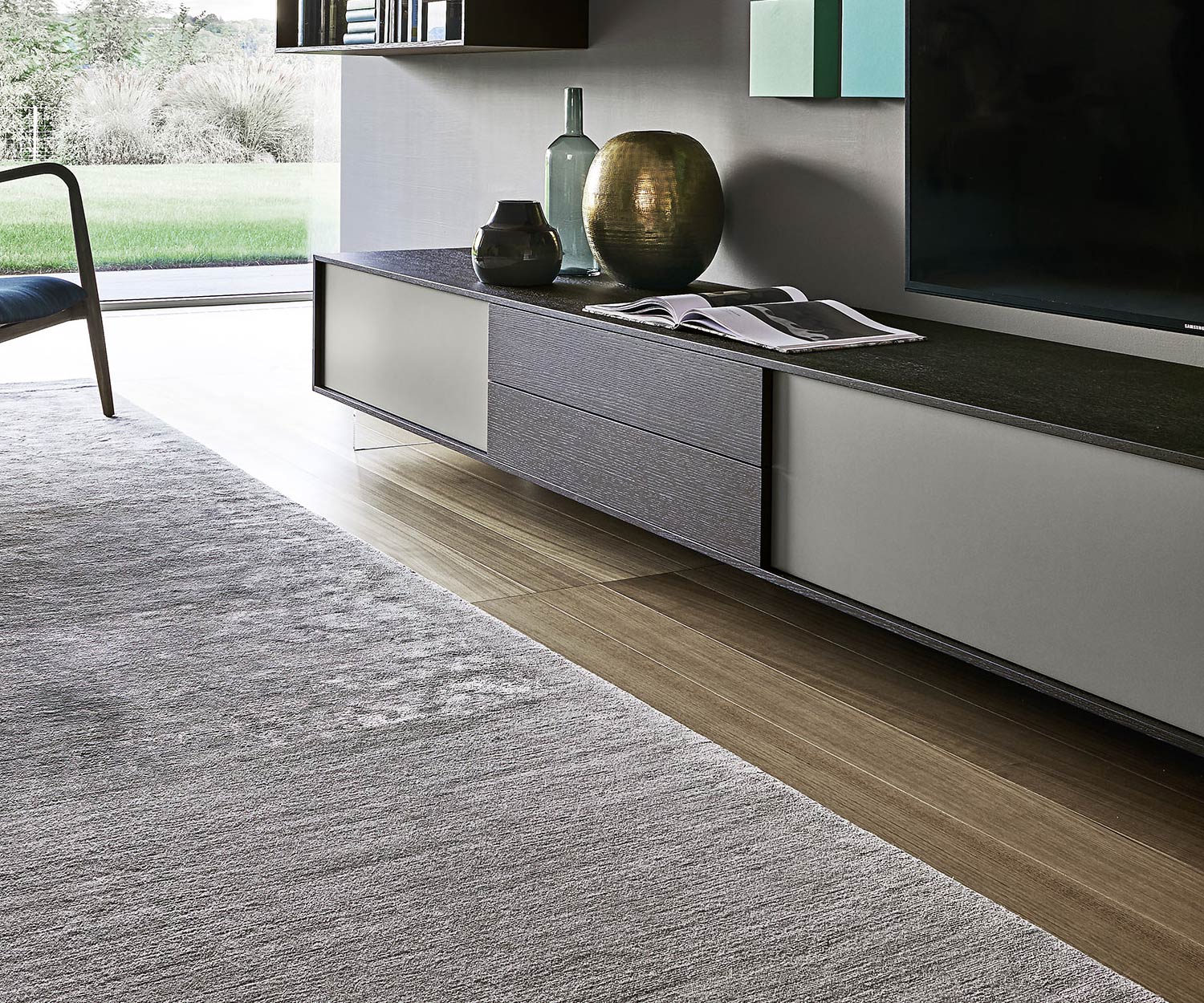 Livitalia Le meuble-paroi design C18 en détail pour le buffet bas design sur pieds Livitalia Le meuble-paroi design C18 en détail pour le buffet bas design sur pieds