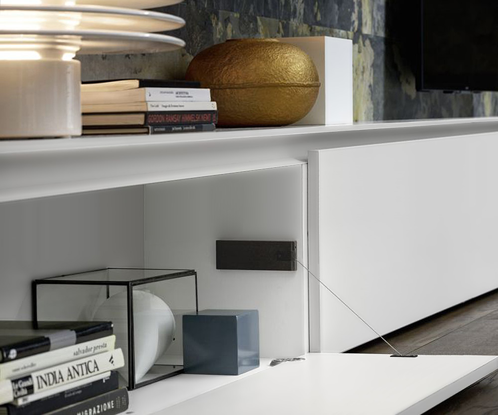 Buffet bas design Reverse Porte abattante à fermeture et ouverture automatiques Buffet bas design Reverse Porte abattante à fermeture et ouverture automatiques