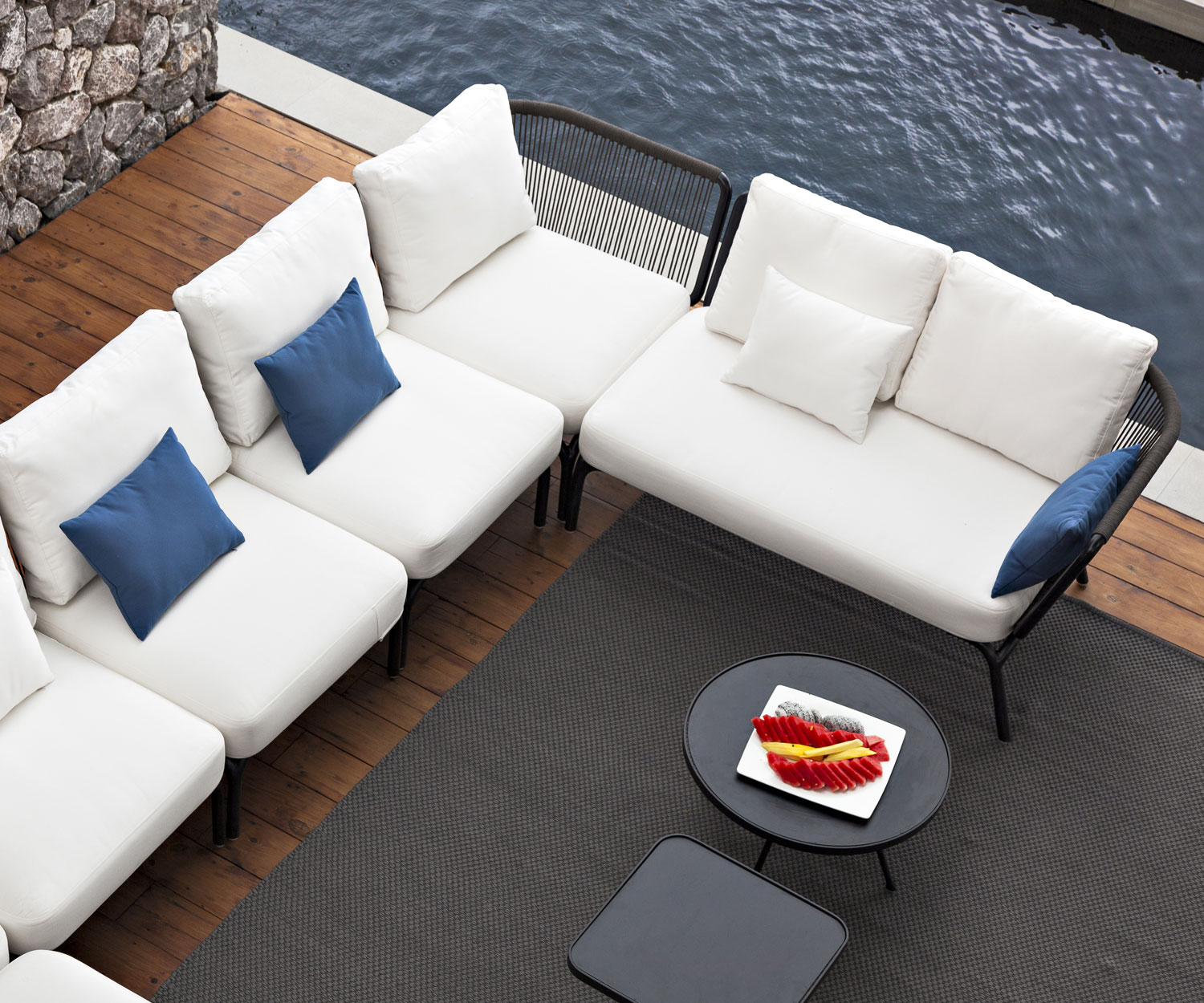 Oasiq Yland Banc d'angle Canapé design avec un Yland 1 place avec revêtement capitonné blanc Oasiq Yland Banc d'angle Canapé design avec un Yland 1 place avec revêtement capitonné blanc