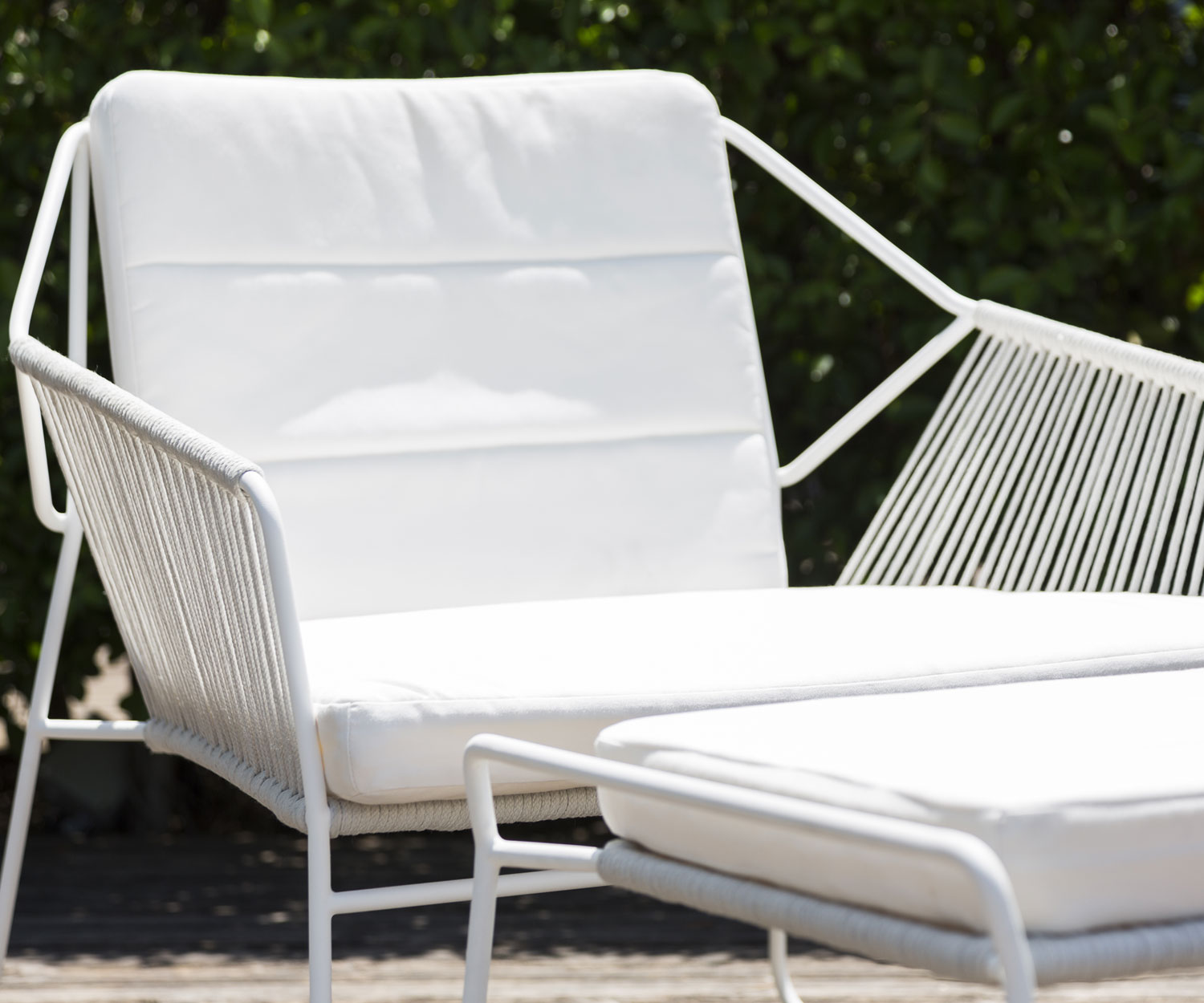 Oasiq Sandur Schnur Fauteuil design avec structure en acier inoxydable blanc et rembourrage blanc Oasiq Sandur Schnur Fauteuil design avec structure en acier inoxydable blanc et rembourrage blanc