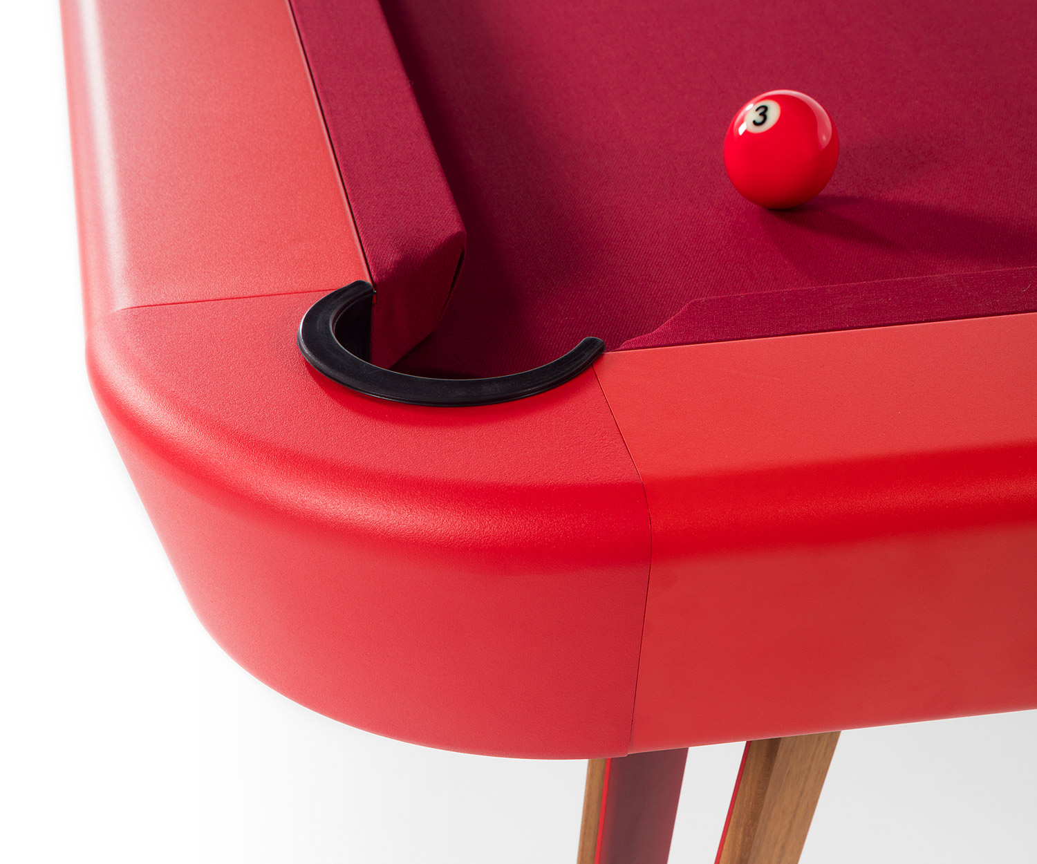 RS Barcelona Table design billard en détail revêtement rouge peinture rouge RS Barcelona Table design billard en détail revêtement rouge peinture rouge