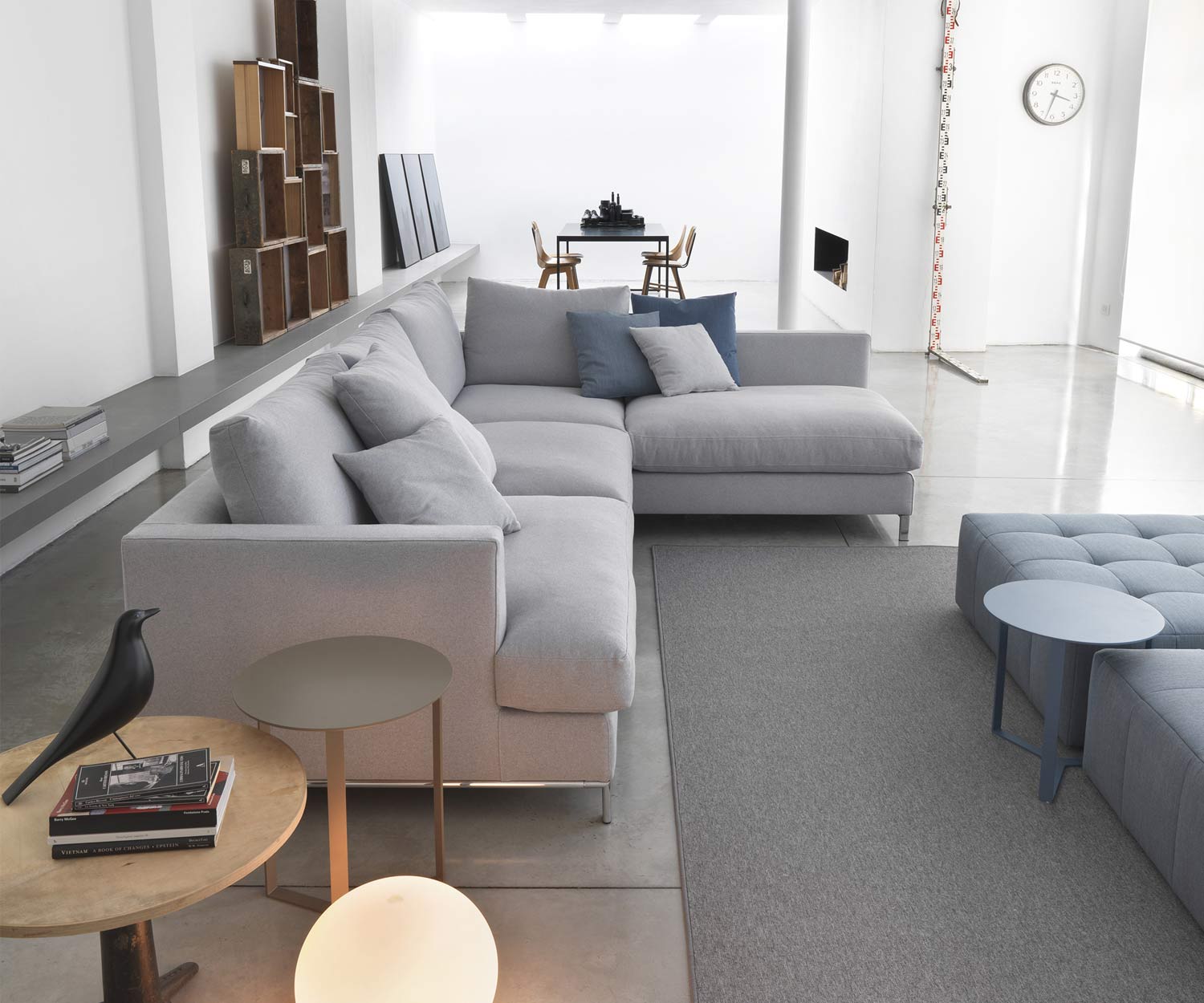 Canapé design confortable Loft de Marelli sur pieds chromés Canapé design confortable Loft de Marelli sur pieds chromés