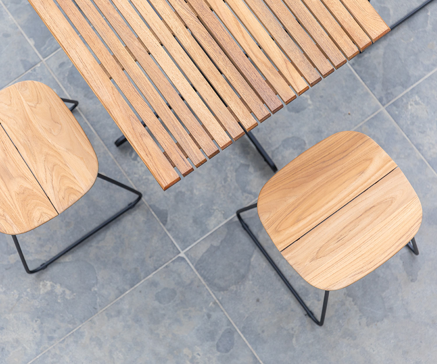 Résistant aux intempéries Oasiq Chaise de bar design Bryggen avec table de jardin sur balcon
