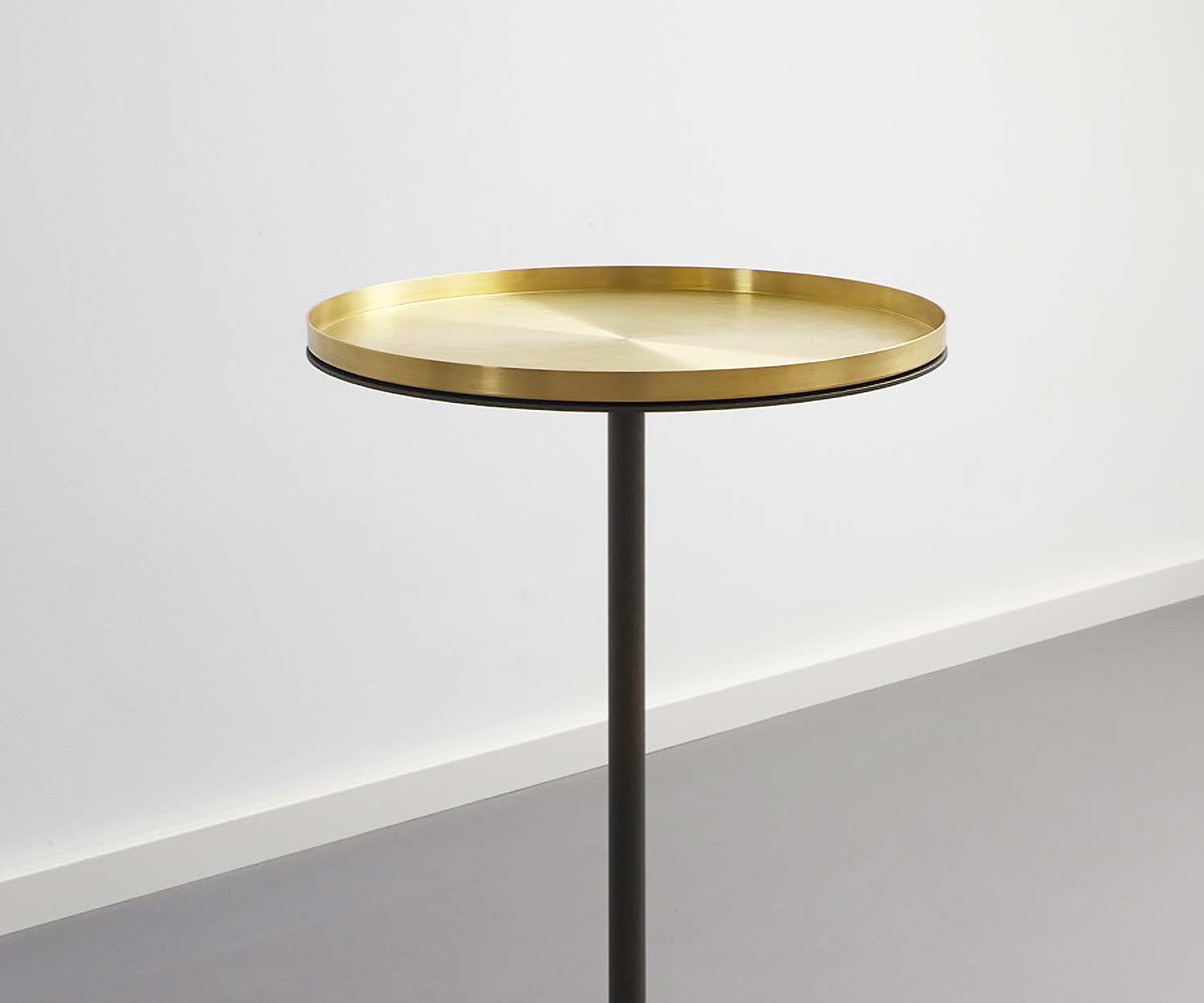 S+ Table d'appoint M5 Plateau en laiton S+ Table d'appoint M5 Plateau en laiton