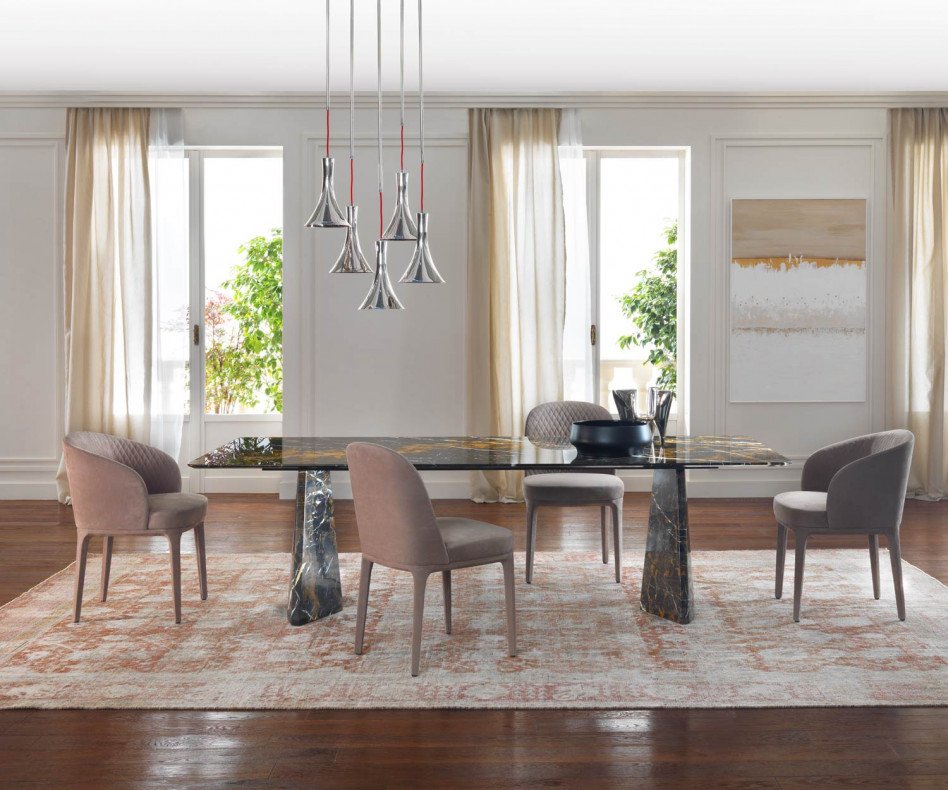 Der Marelli Luxus Esstisch Hebo ist in edlem Black & Gold Marmor ausgeführt.