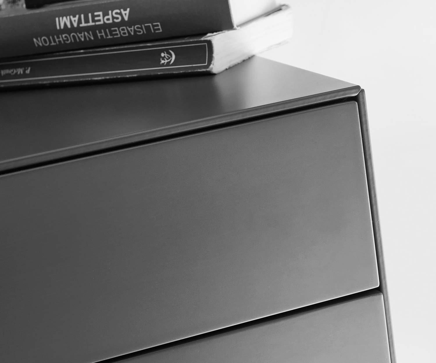 Livitalia Commode design moderne Ecletto en détail avec profilé de bord étroit Livitalia Commode design moderne Ecletto en détail avec profilé de bord étroit