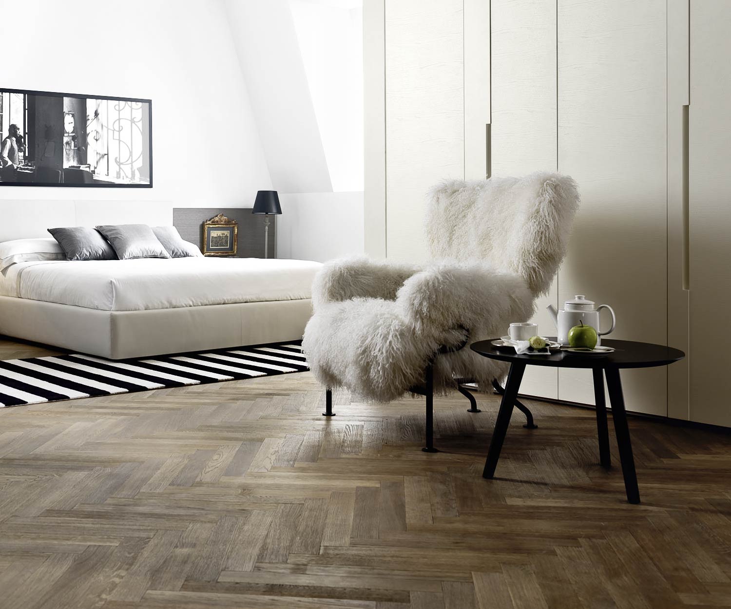 Livitalia Table d'appoint design Trio à côté d'un fauteuil Livitalia Table d'appoint design Trio à côté d'un fauteuil