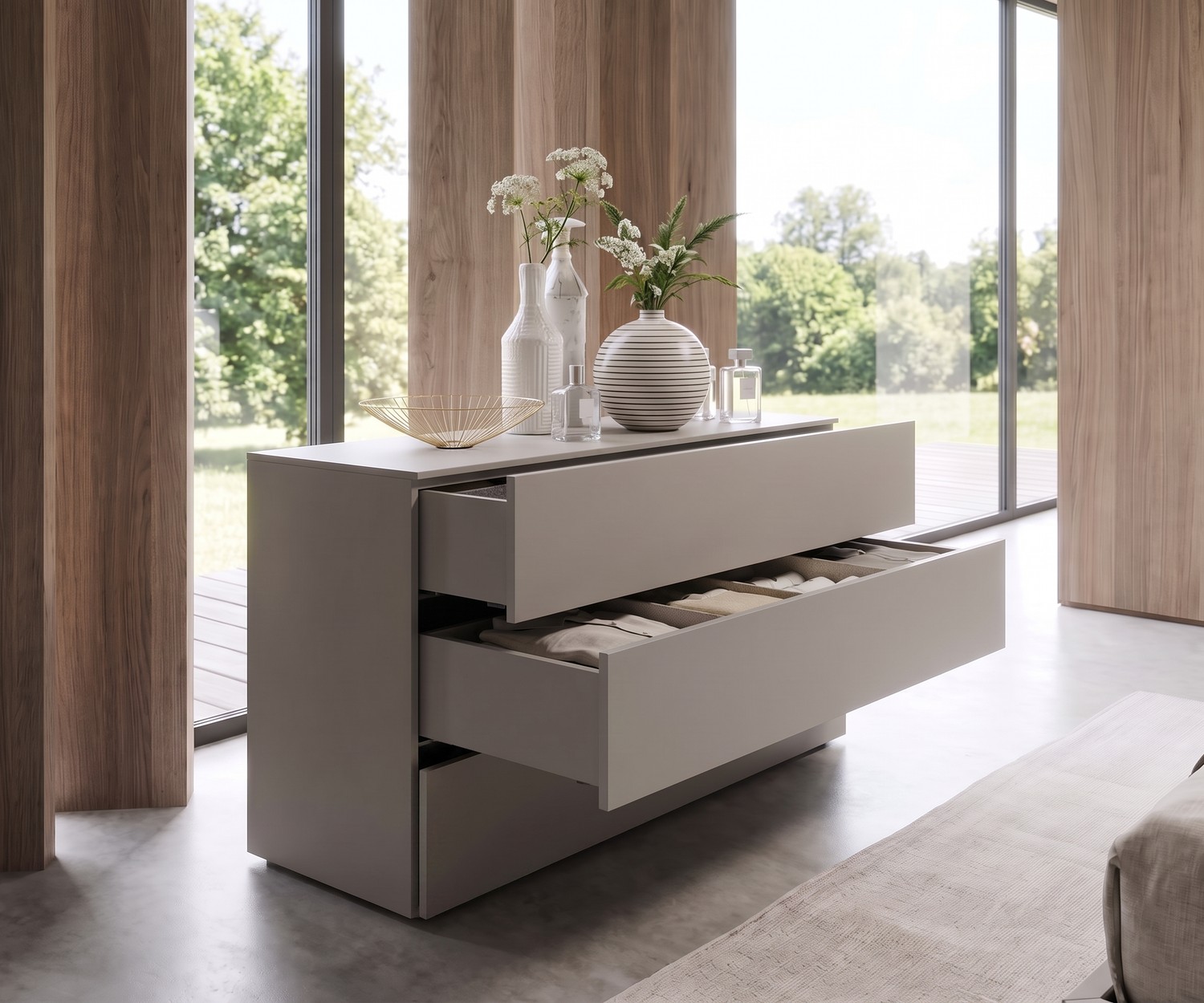Commode Livitalia Atena pour chambre, meuble à tiroirs gris clair mat de style italien moderne avec vases décoratifs.
