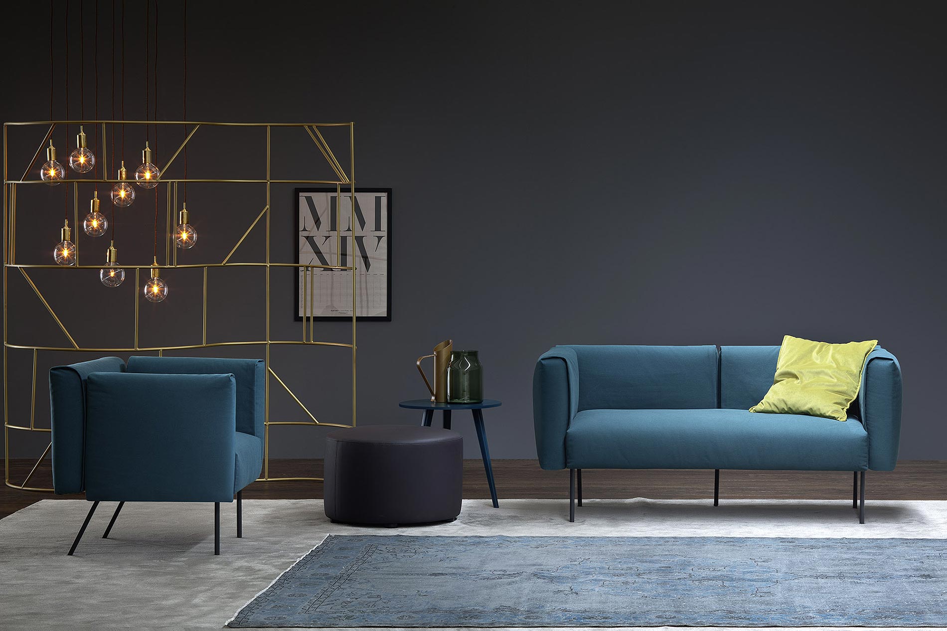 Canapé 2 places design sur pieds fins