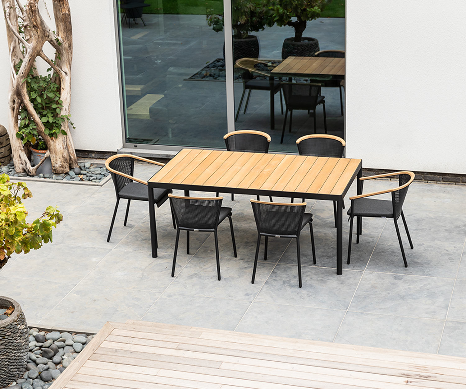 Exclusif Oasiq Riad Designer Table à manger Teck Bois Plateau de table Aluminium Châssis Exclusif Oasiq Riad Designer Table à manger Teck Bois Plateau de table Aluminium Châssis