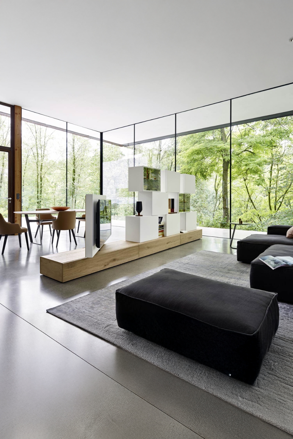 combinaison-de-salon-avec-panneau-tv-pivotant-comme-separateur-de-piece