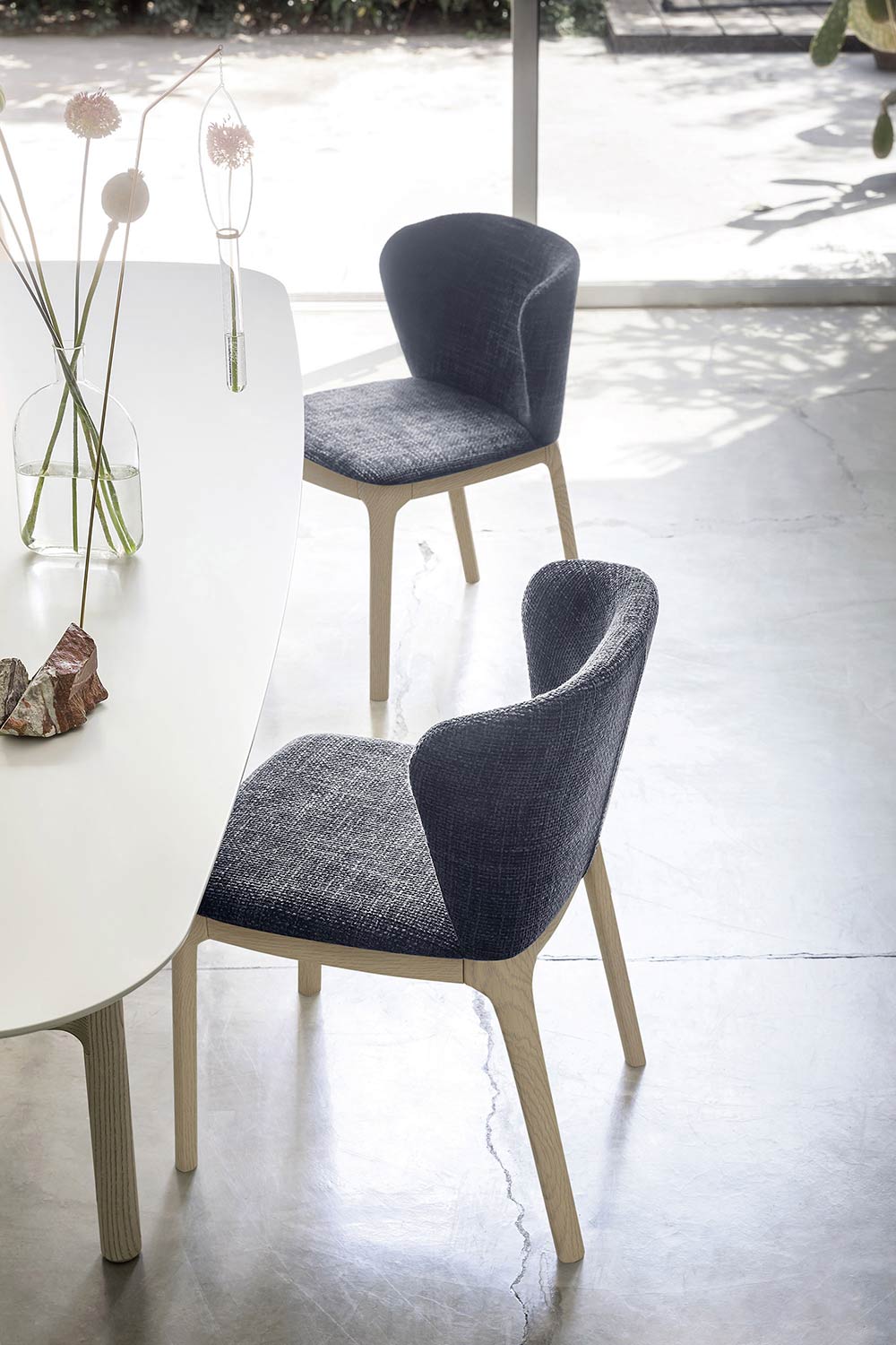 chaise de salle à manger en bois rembourrée