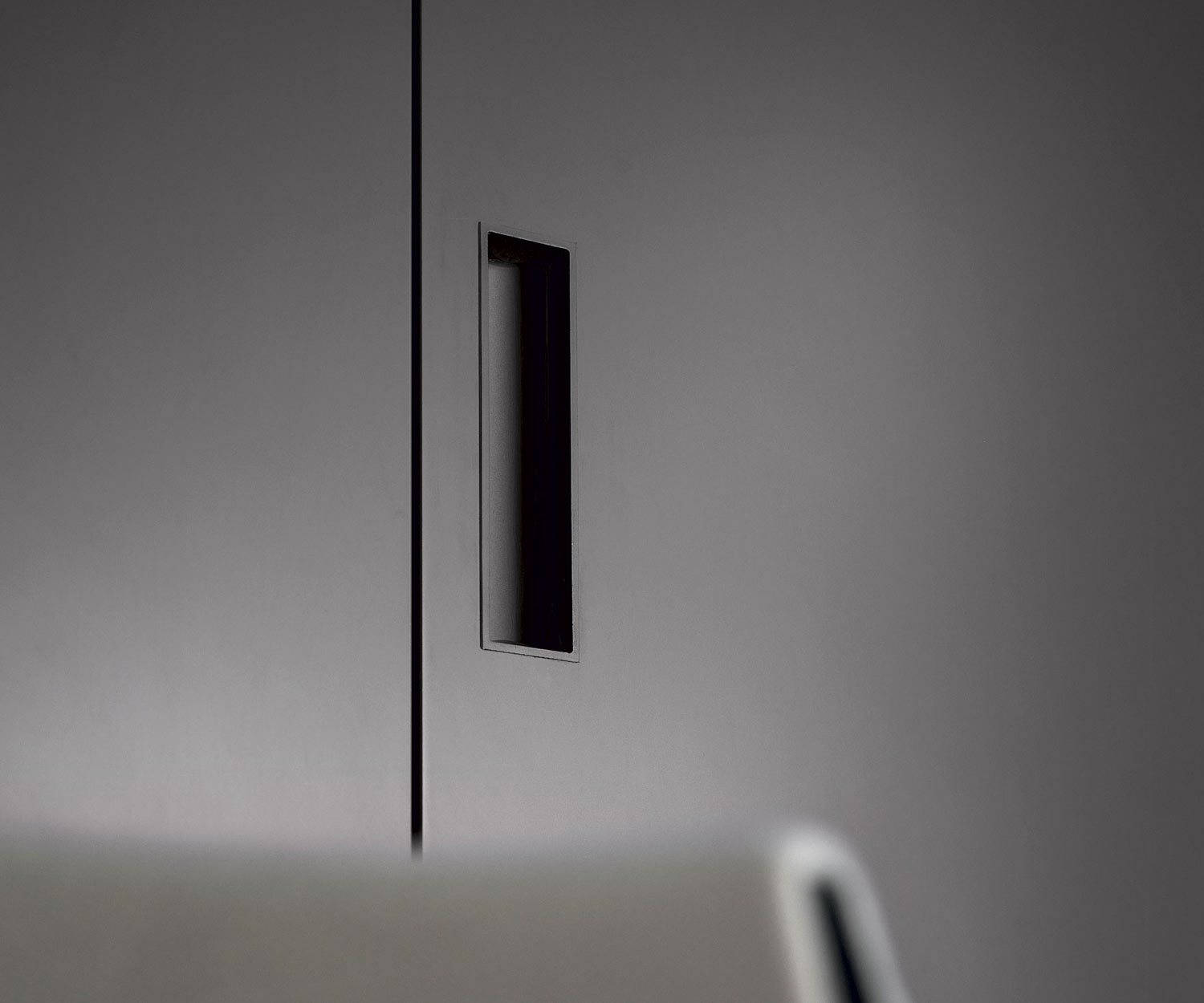 Armoire d'angle moderne Novamobili avec poignée Alfa YNCA en détail Armoire d'angle moderne Novamobili avec poignée Alfa YNCA en détail