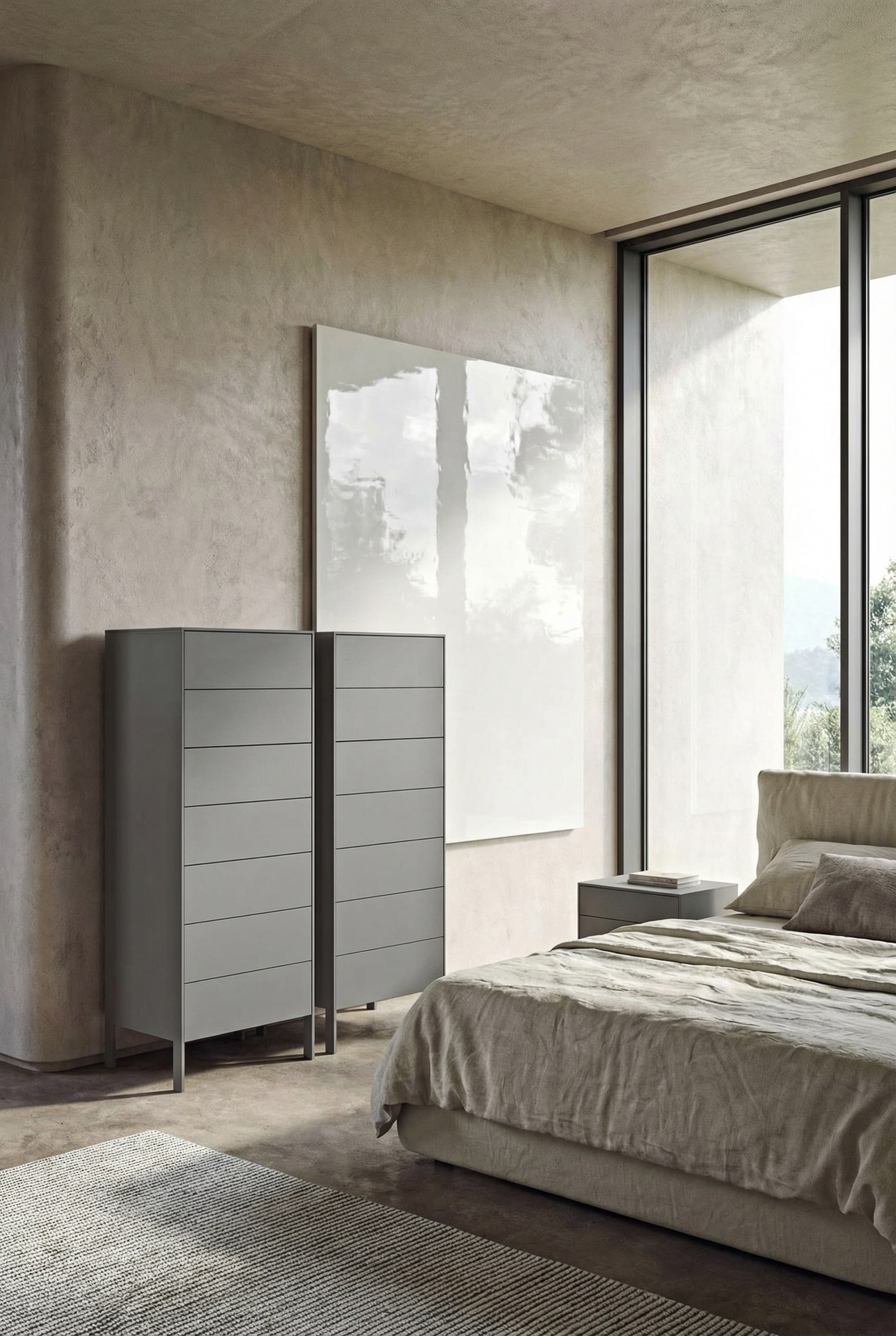 Commode haute design laqu&eacute;e brillante dans une chambre moderne avec une douce r&eacute;flexion de la lumi&egrave;re.