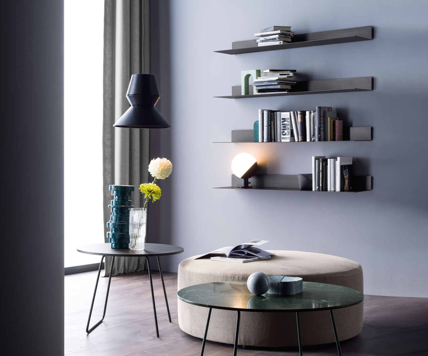 Tableau mural design en métal noir Tableau mural design en métal noir