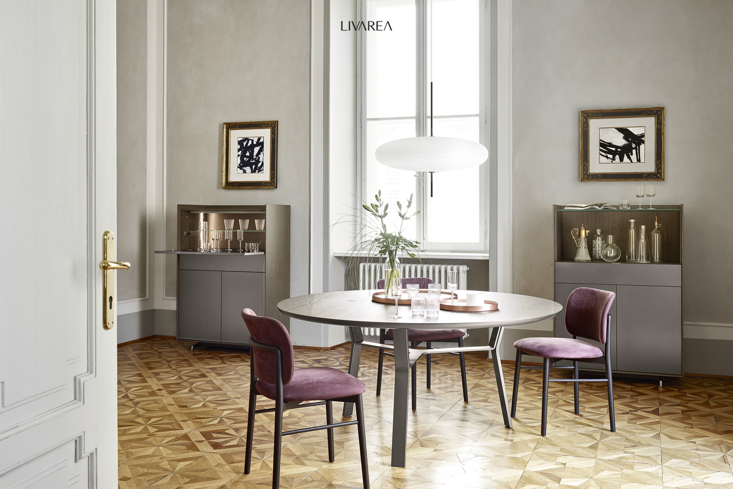 Salle à manger exclusive avec table et chaises rembourrées moderne exclusive Salle à manger exclusive avec table et chaises rembourrées moderne exclusive