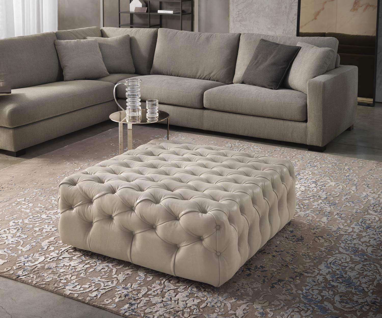 Exclusif Marelli Tabouret design Matisse en cuir crème blanc avec ensemble de canapés Exclusif Marelli Tabouret design Matisse en cuir crème blanc avec ensemble de canapés