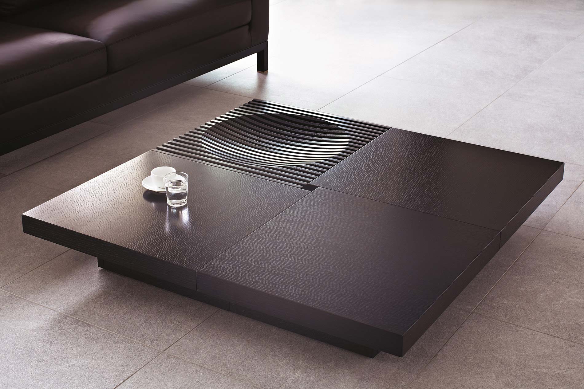 Table basse élégante avec espace de rangement
